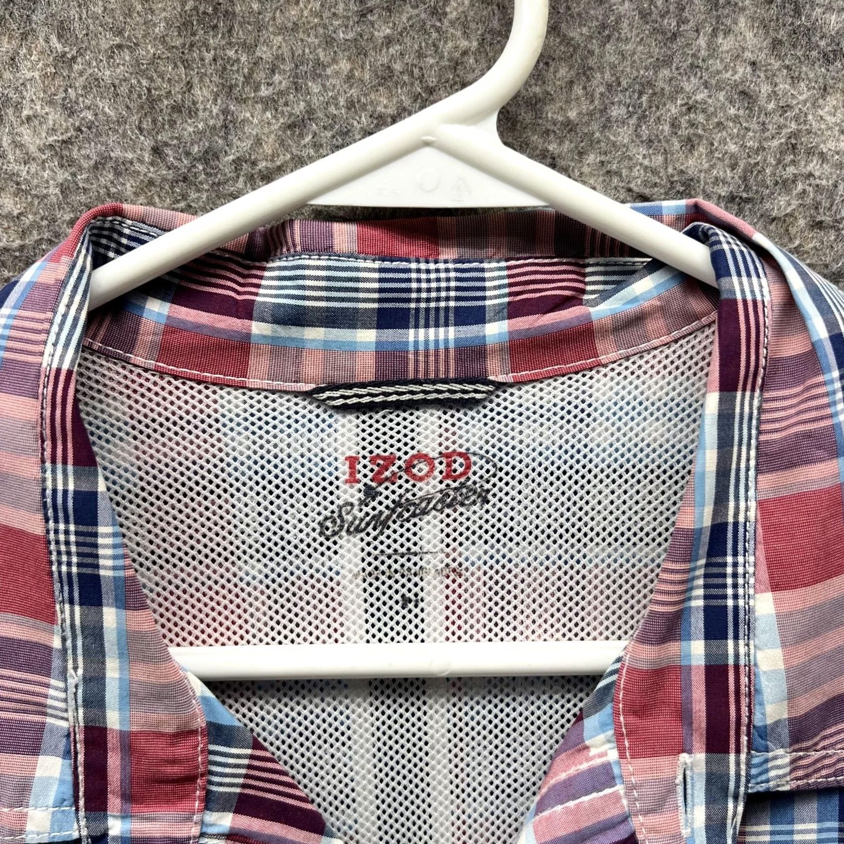 Izod VINTAGE Izod Shirt Men Medium Adult Red Blue Button Down Plaid Vented Saltwater Vintage Size US M / EU 48-50 / 2 - 5 Thumbnail