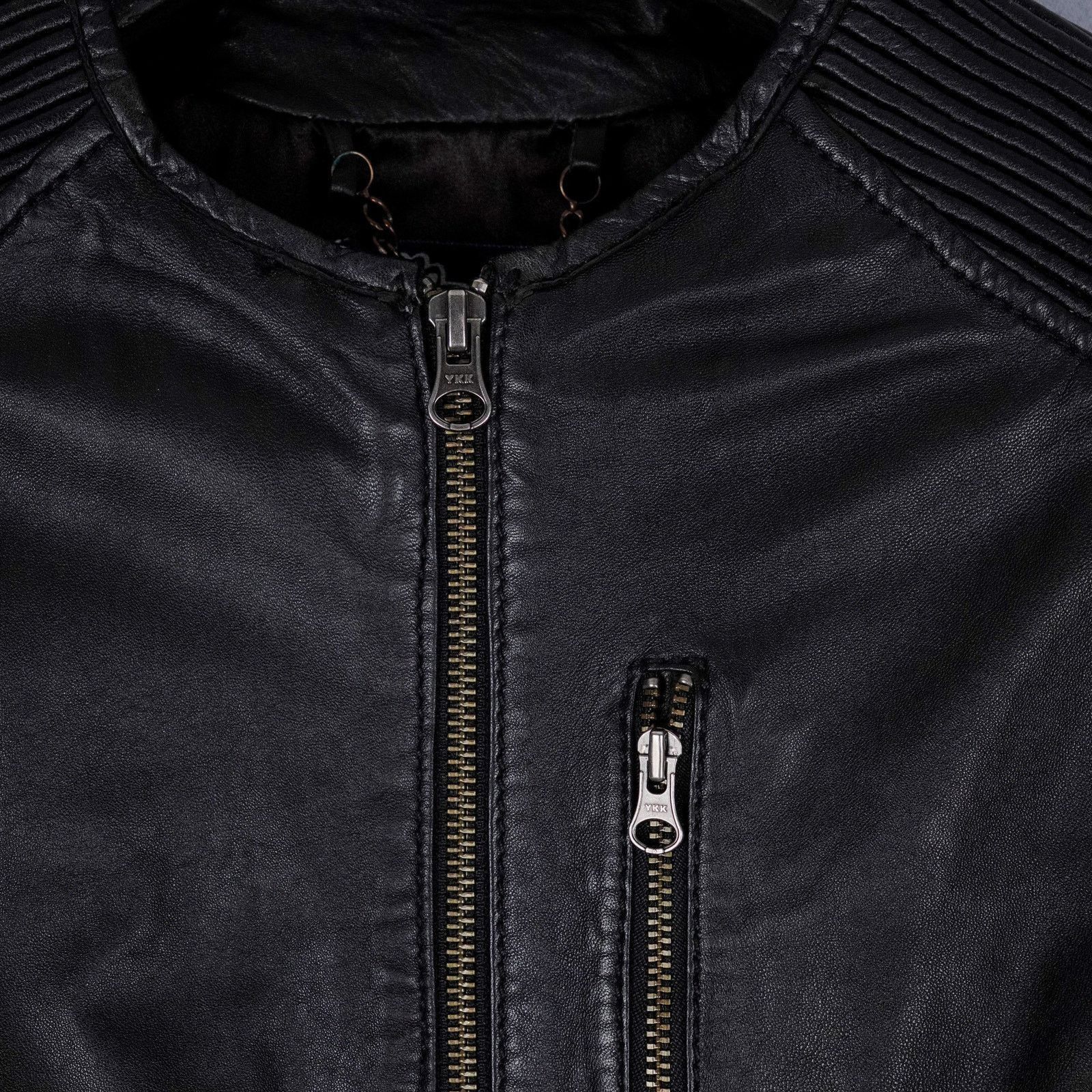 Levi's Vintage levi’s black leather women's biker bomber jacket Size XS / US 0-2 / IT 36-38 - 4 Thumbnail