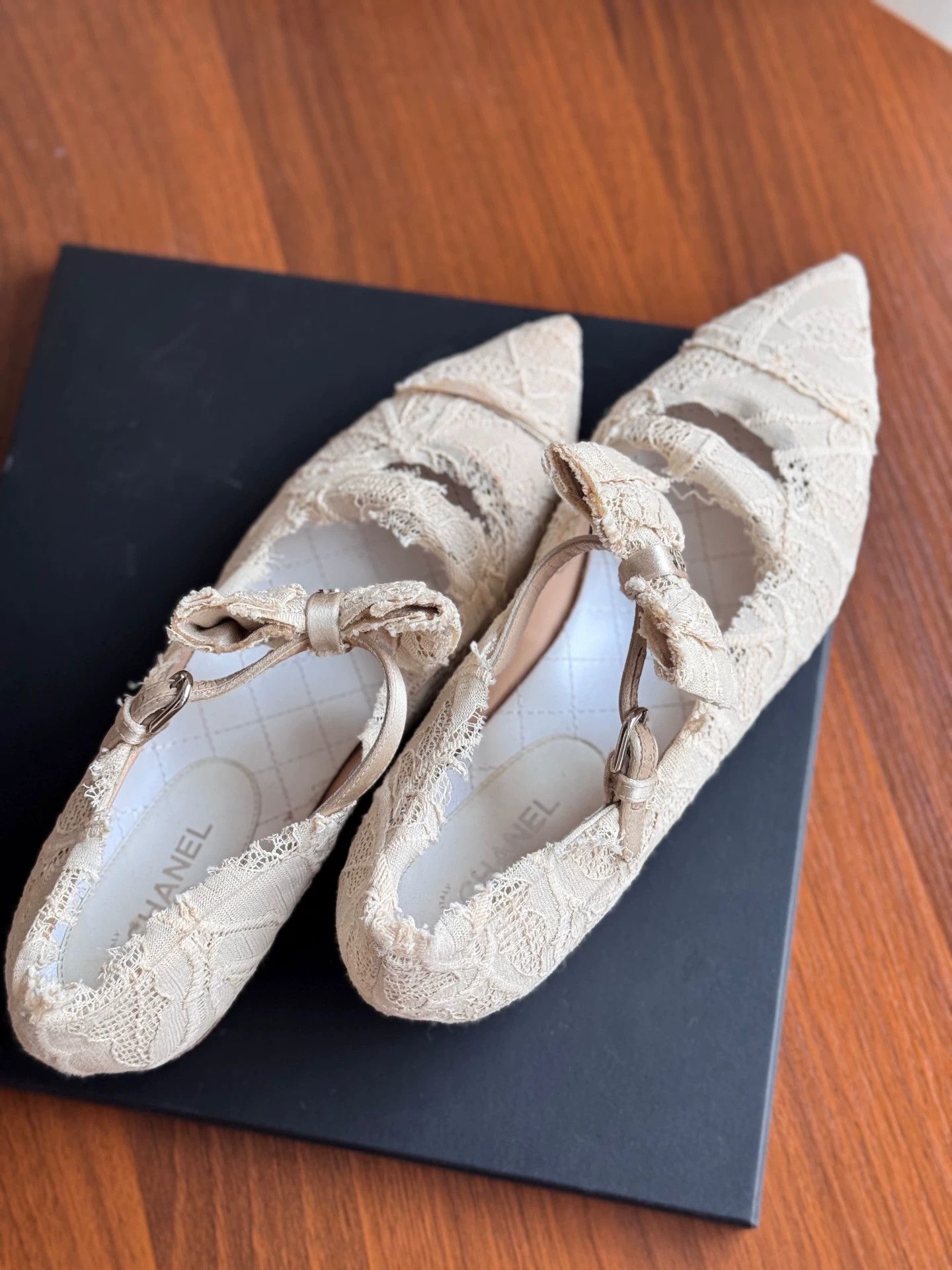 Chanel CHANEL 98 New Nude Lace Bow Flats 38C Size US 7 / IT 37 - 7 Thumbnail