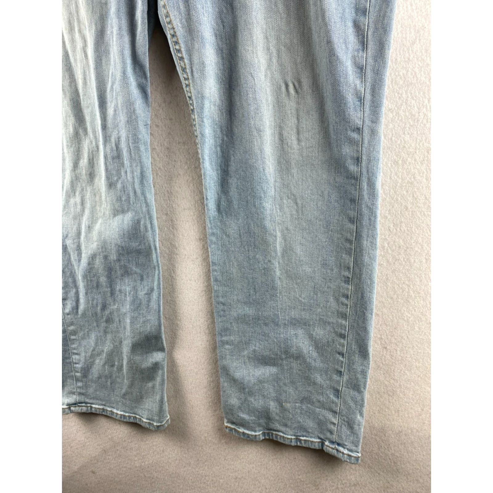 Levi's Levi's Jeans Mens 42 X 30 Blue Light Wash Stretch Distressed Denim Pants 514 Size US 42 / EU 58 - 5 Thumbnail