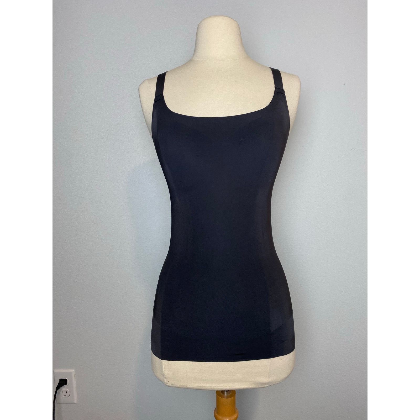 SKIMS New Maidenform Compression Camisole, Sz M(Fits like Sm) Size ONE SIZE - 1 Thumbnail