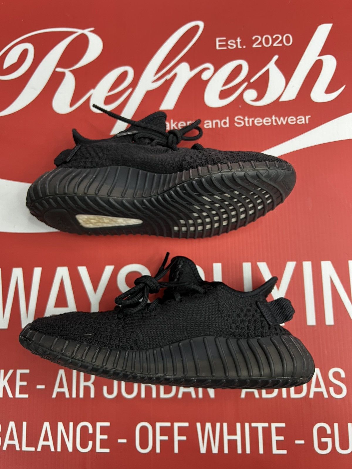 Adidas Adidas Yeezy 350 Boost Onyx Size 6.5Y (HQ4540) Size US 6.5 / EU 39-40 - 3 Thumbnail