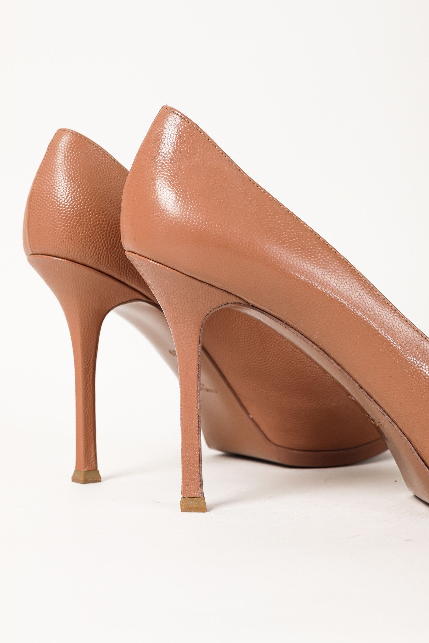 Saint Laurent Paris Saint Laurent Nude Beige Stingray-Stamped Leather Pumps Size US 8.5 / IT 38.5 - 8 Thumbnail