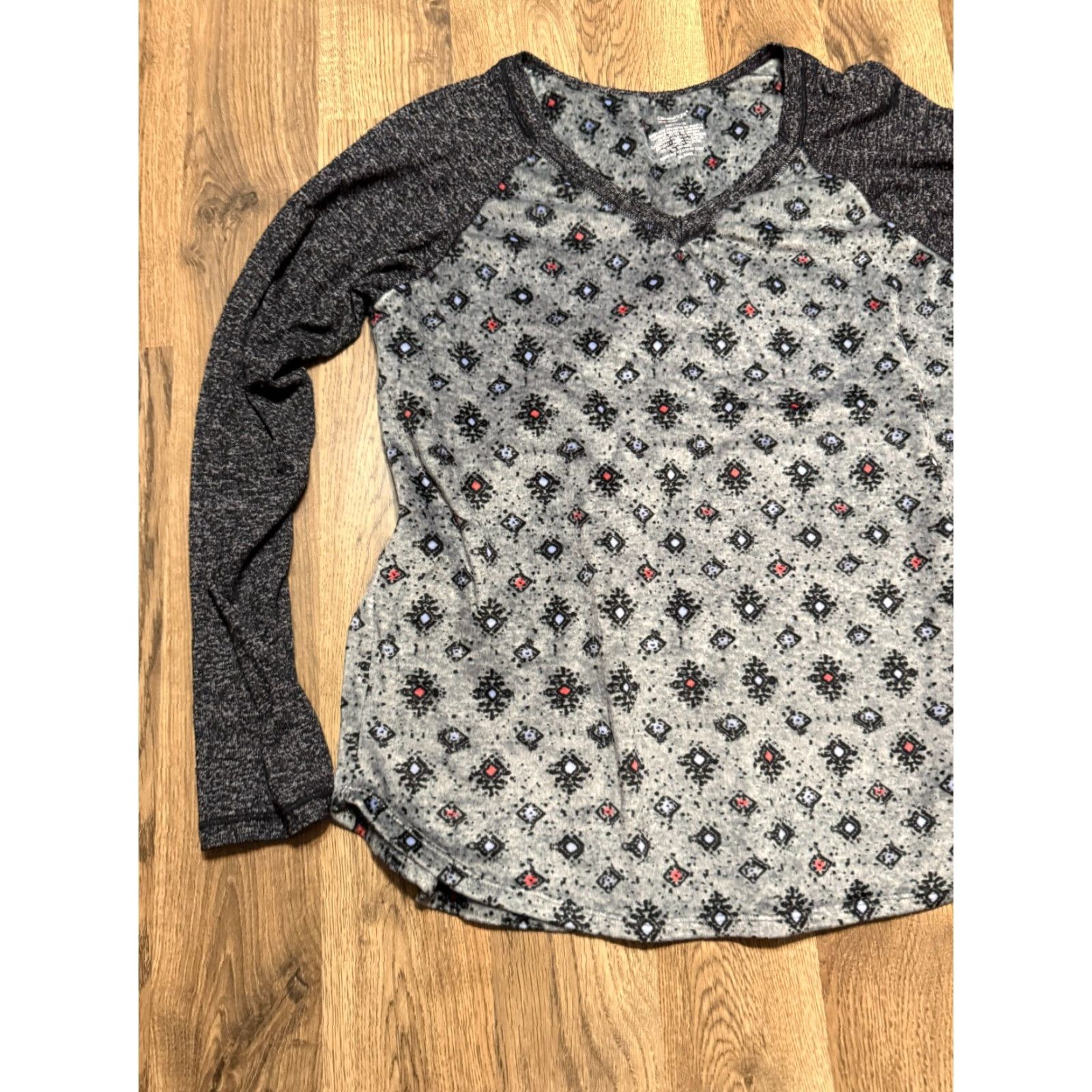 Vintage VINTAGE Climate Right by CuddlDuds Sleepwear Top Women's Medium Gray Red Blue Black Size M / US 6-8 / IT 42-44 - 3 Thumbnail