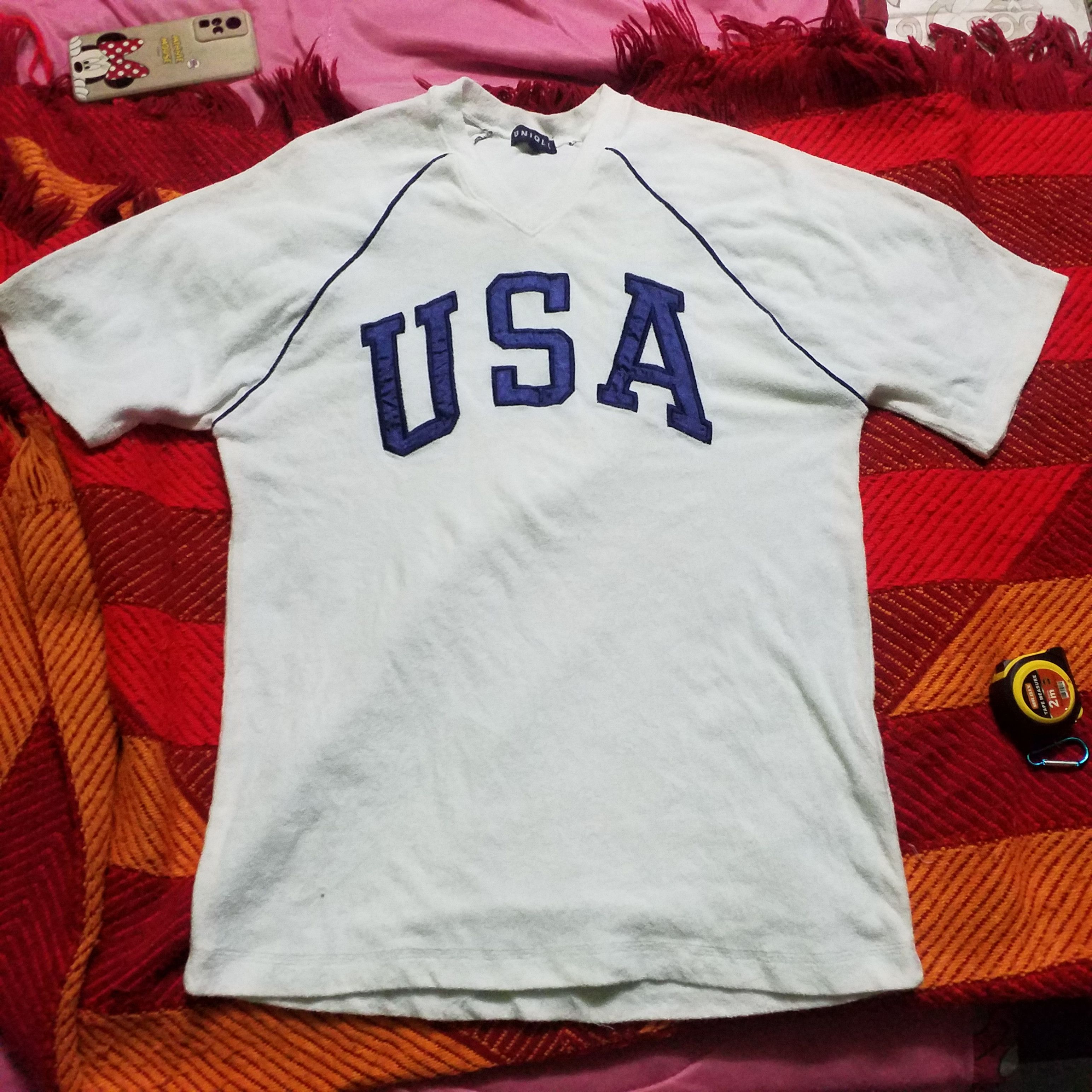 Uniqlo V NECK POLYSTER VELVET USA SPELL OUT PATCH Size US L / EU 52-54 / 3 - 1 Thumbnail