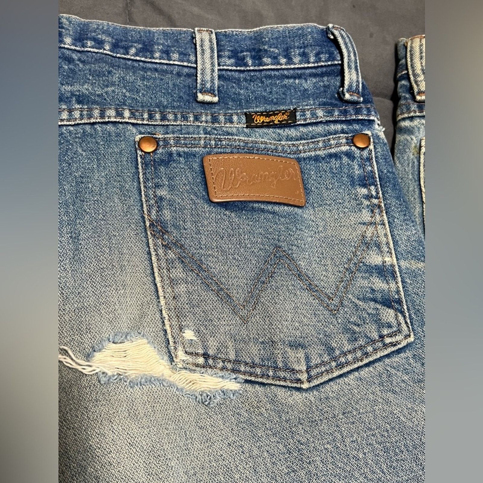 Wrangler Vintage Wrangler Jeans Mens 35x38 LOT Blue USA MEXICO 90s Size US 35 - 9 Thumbnail