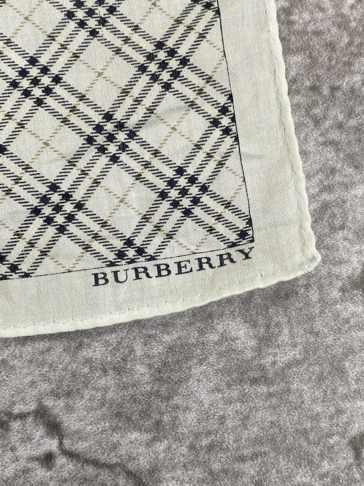 Burberry Burberry Handkerchief / Bandana / Neckerchief Size ONE SIZE - 3 Thumbnail