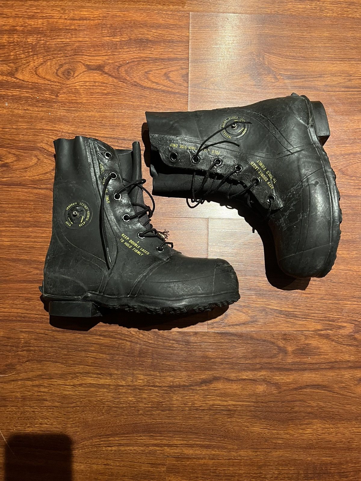 Vintage Vintage Mickey Mouse Boot Size US 8 / EU 41 - 1 Thumbnail