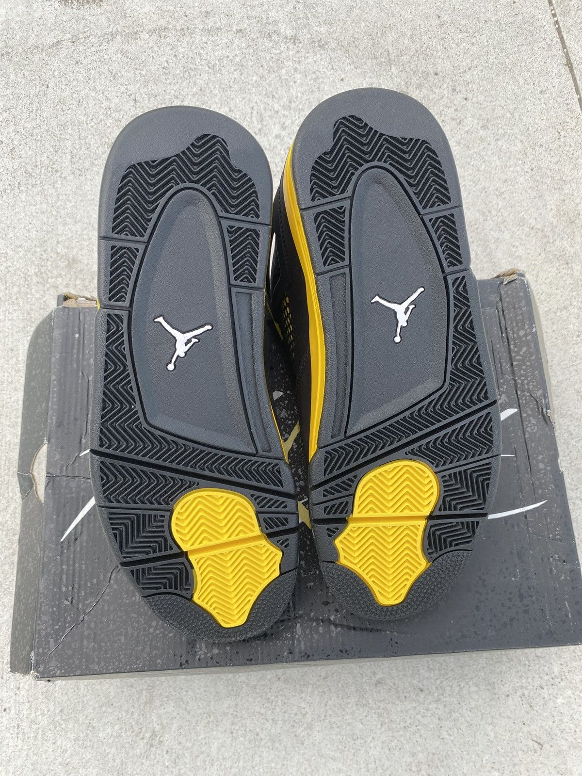 Jordan Brand Jordan 4 Retro Thunder (2023) Size US 10.5 / EU 43-44 - 4 Thumbnail