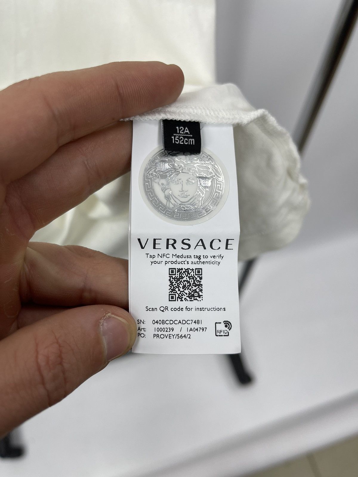 Versace Versace T-SHIRT JERSEY Size 12A Years 152 cm White Gold Logo Size US XS / EU 42 / 0 - 6 Thumbnail