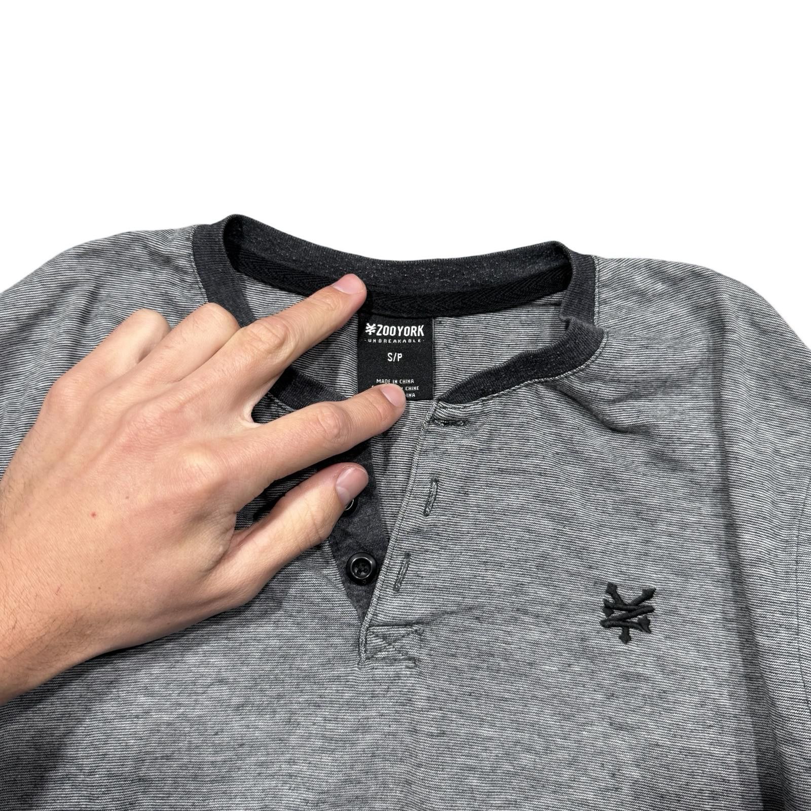Zoo York Zoo York Men's Long Sleeve Grey Henley Shirt Size US S / EU 44-46 / 1 - 2 Thumbnail