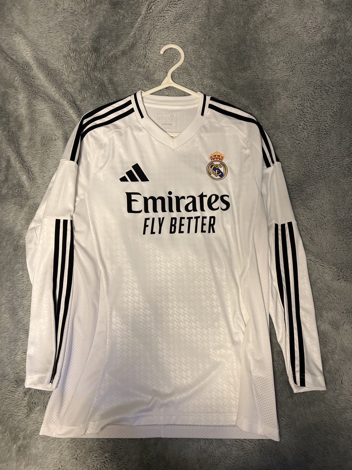 Adidas REAL MADRID 2024/25 HOME JERSEY SZ L Size US L / EU 52-54 / 3 - 1 Thumbnail
