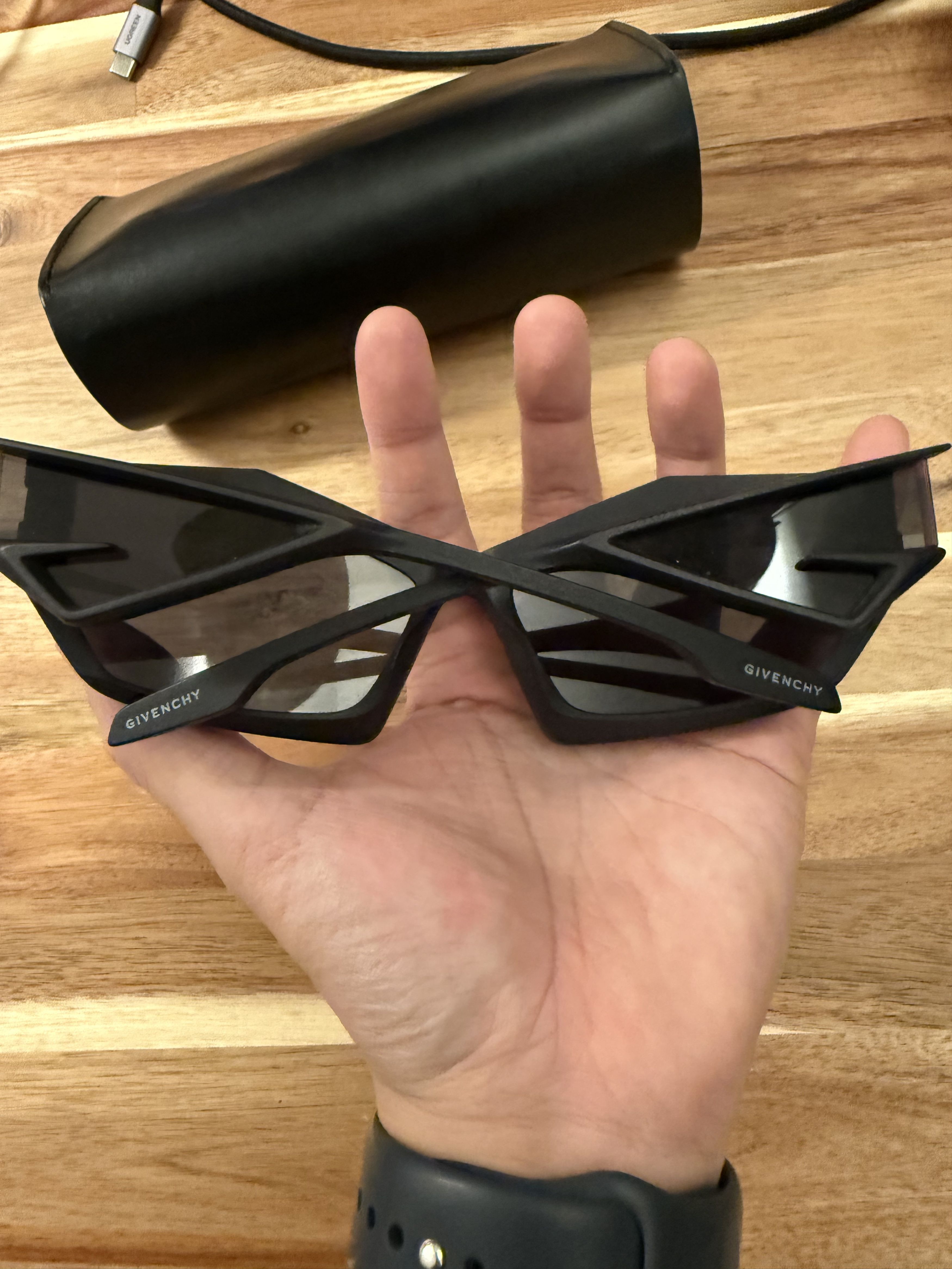 Givenchy o1srvl11e1024 Size: OS / Giv Cut Glasses in Black Size ONE SIZE - 2 Thumbnail