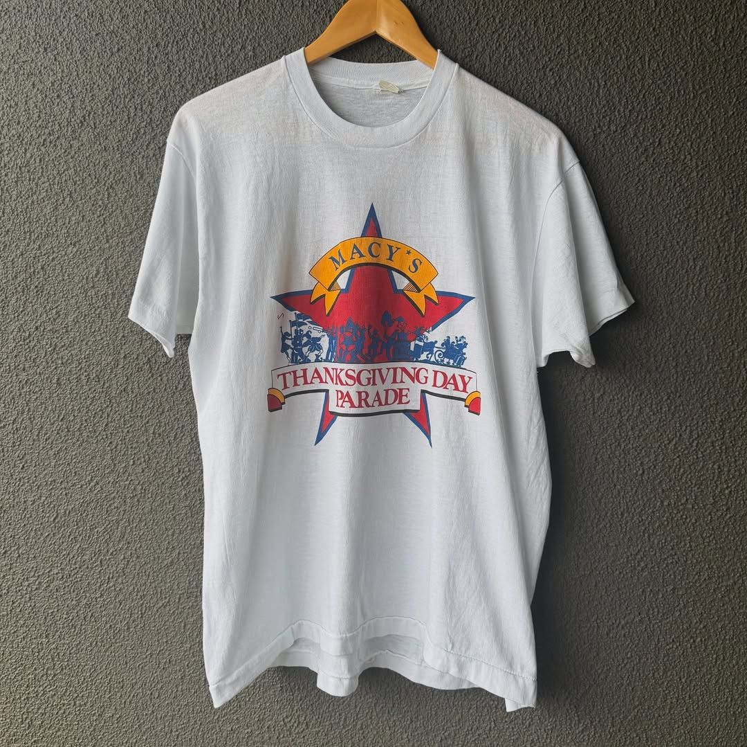 Vintage 1980's Macy's Thanksgiving Parade Vintage T-Shirt Size US M / EU 48-50 / 2 - 1 Thumbnail