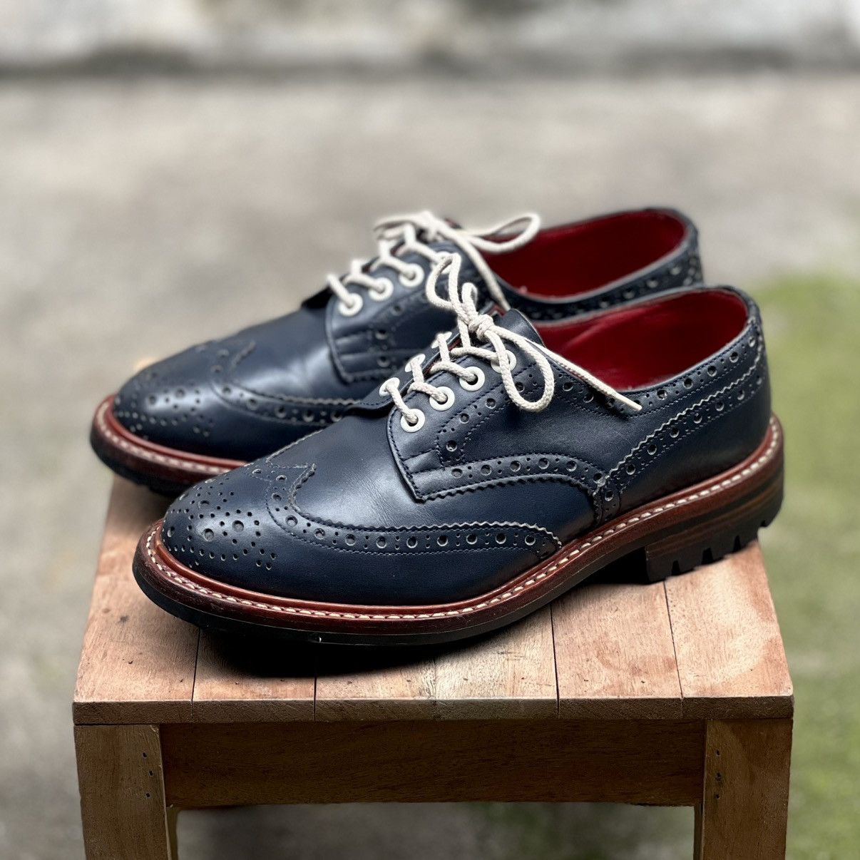 Tricker's TRICKER'S "BOURTON" NAVY BROGUE SHOES Size US 7 / EU 40 - 4 Thumbnail