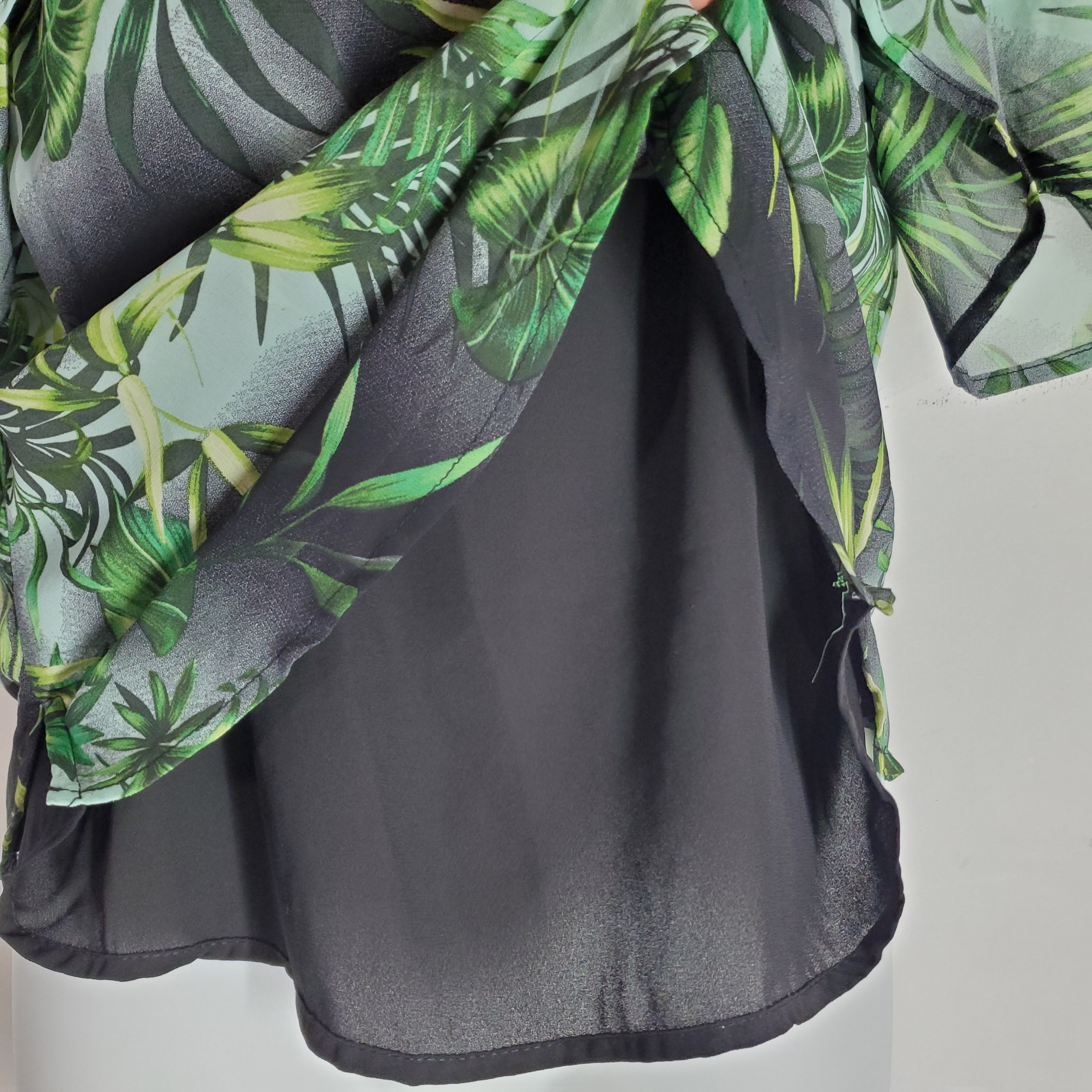 Vince Camuto Vince Camuto Size XXS Blouse Floral Foliage Plants Black Size XXS / US 00 / IT 34 - 5 Thumbnail