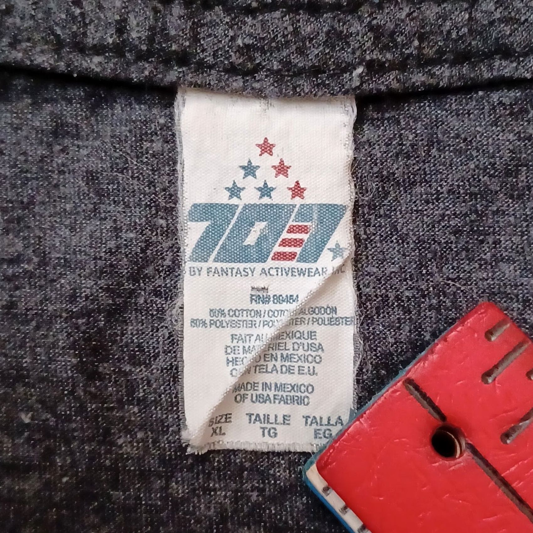 Vintage Led Zeppelin T Shirt Mens XL Gray Rock 2011 United States of America 1977 Graphic Print Crew Neck Short Sleeve Cotton Polyester 707 Mens T-Shirt Size US XL / EU 56 / 4 - 2 Thumbnail