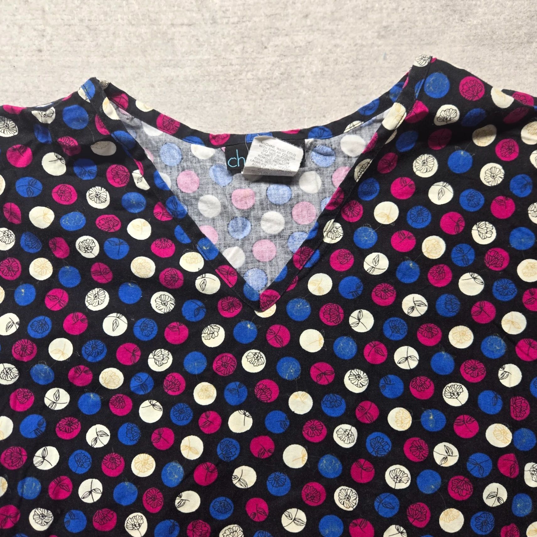 Cherokee Cherokee Workwear Women's V-Neck Scrub Top Circles & Flowers Short Sleeve Medium Size M / US 6-8 / IT 42-44 - 2 Thumbnail
