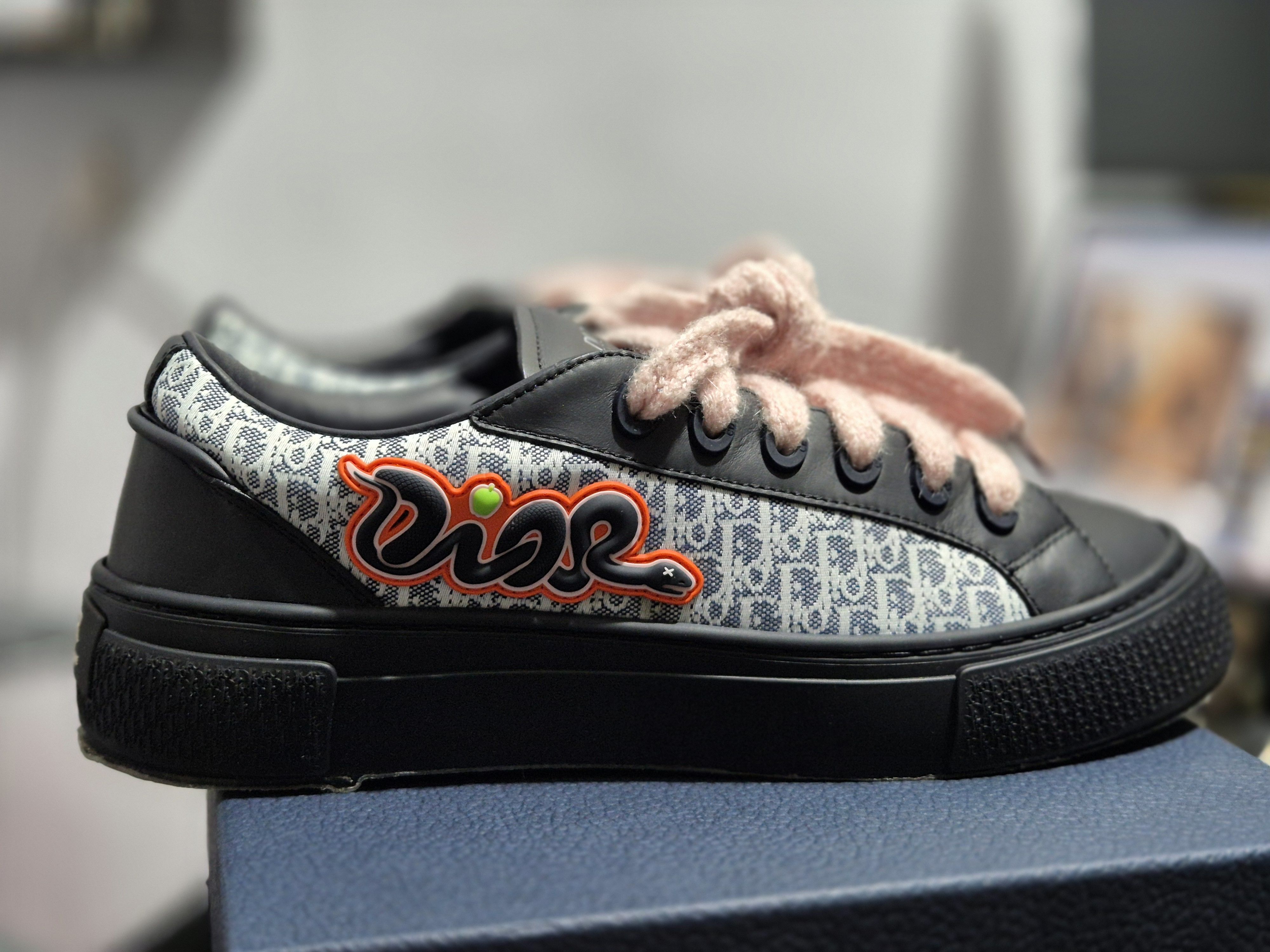 Dior DIOR B33 KAWS SNEAKER Size US 10 / EU 43 - 7 Thumbnail