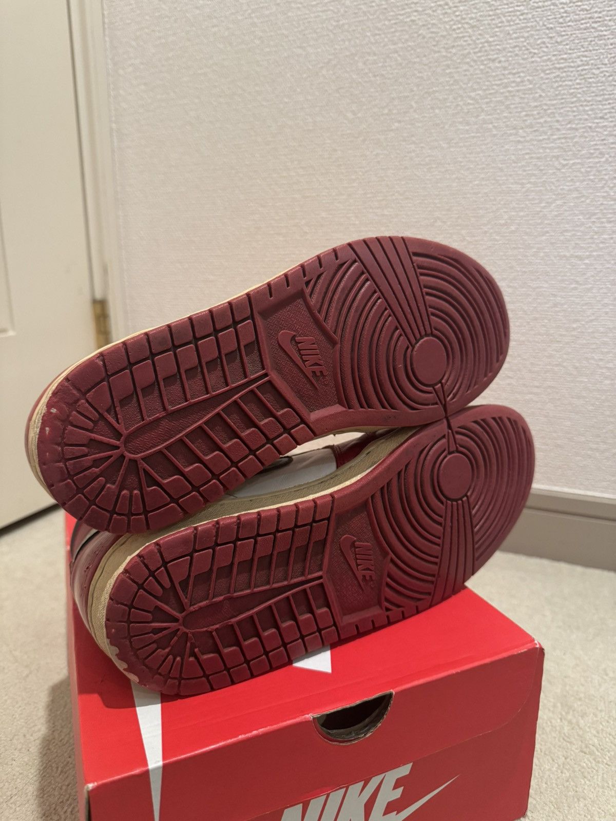 Jordan Brand very rare Nike Air Jordan 1 Retro High "Chicago" (1994) Size US 10 / EU 43 - 7 Thumbnail
