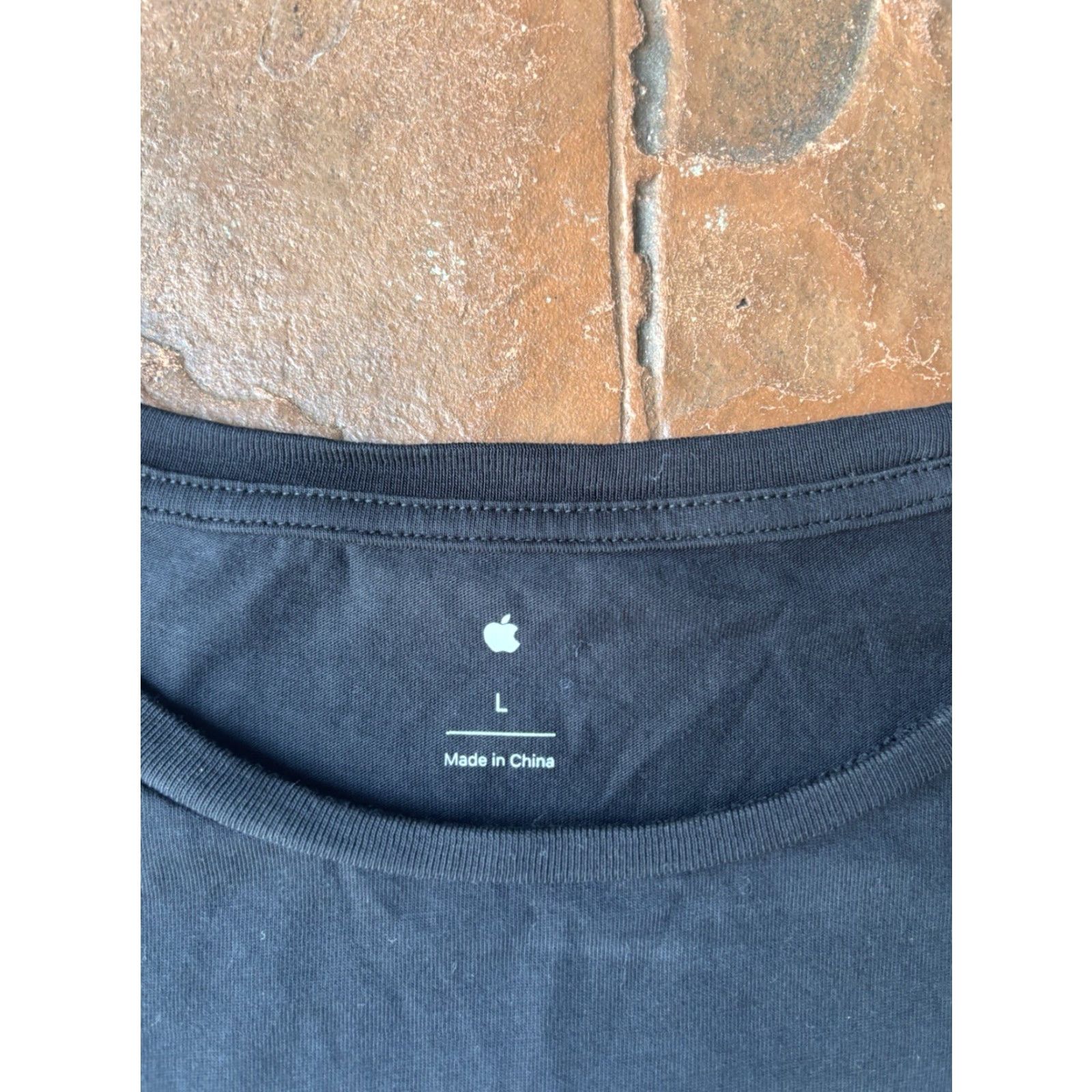 Apple VINTAGE Apple Park California HQ Offices Parking 95014 Logo T-Shirt Large Official Promo Size US L / EU 52-54 / 3 - 2 Thumbnail