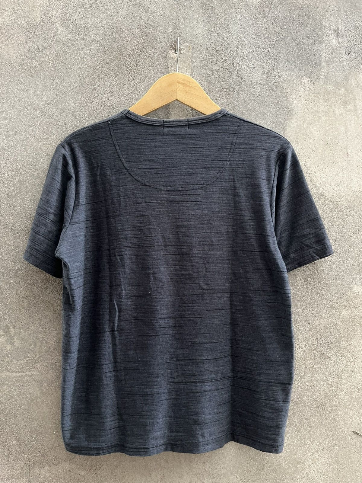 If Six Was Nine × Issey Miyake × Japanese Brand Open Pitch V-Neck Textured Tee - Charcoal Grey Size US L / EU 52-54 / 3 - 7 Thumbnail