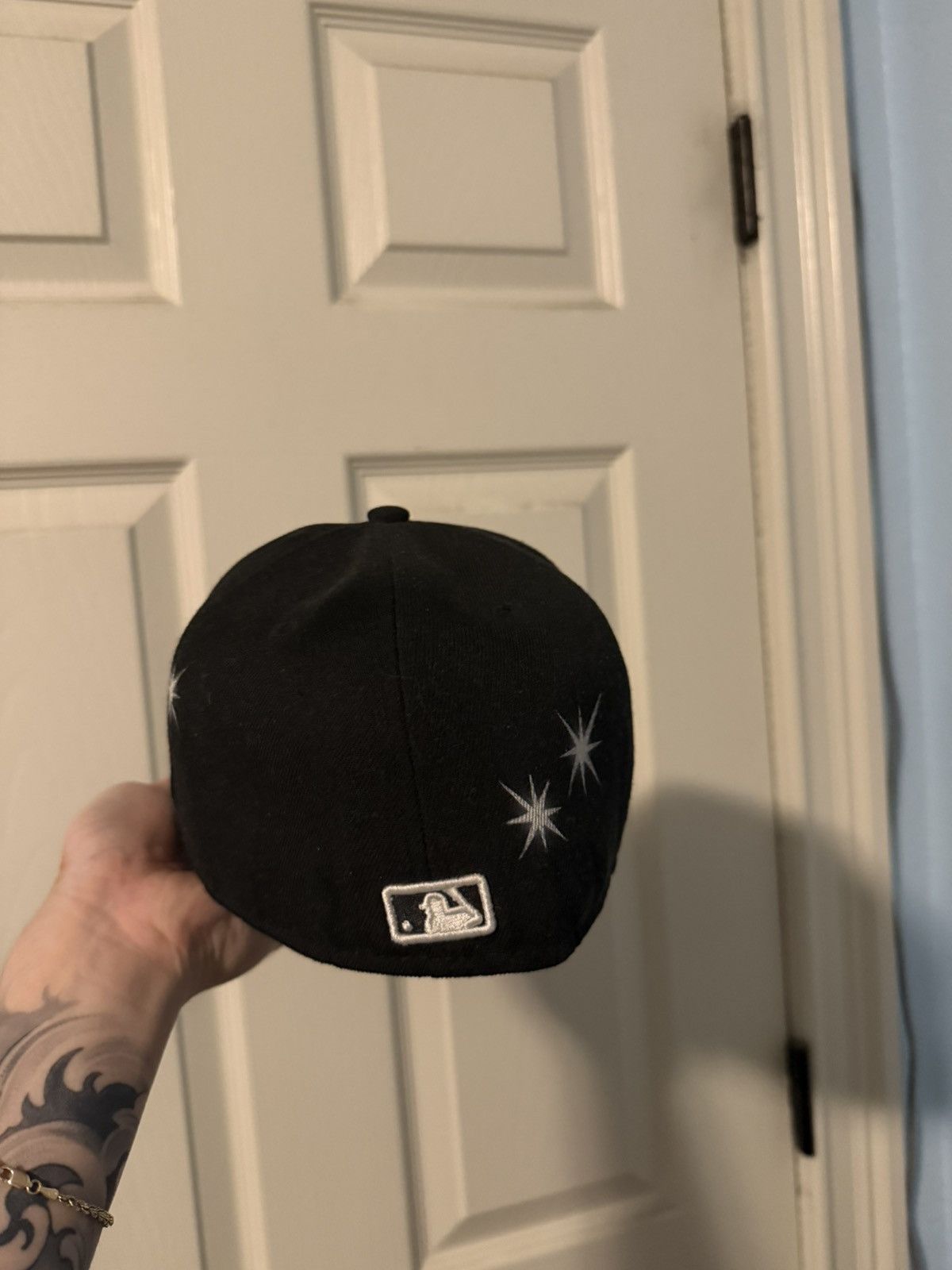 Supreme Supreme Los Angeles Dodgers Fitted Hat Black (Size 7 1/8) Size 30 - 2 Thumbnail