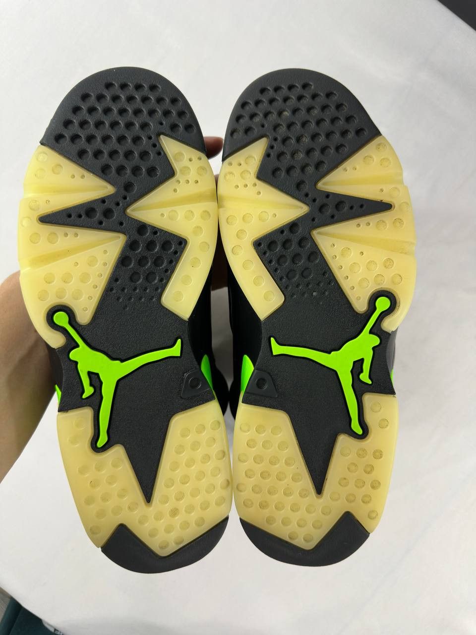 Nike Nike Air Jordan 6 Retro 'Electric Green' CT8529-003 Size US 8 / EU 41 - 13 Thumbnail