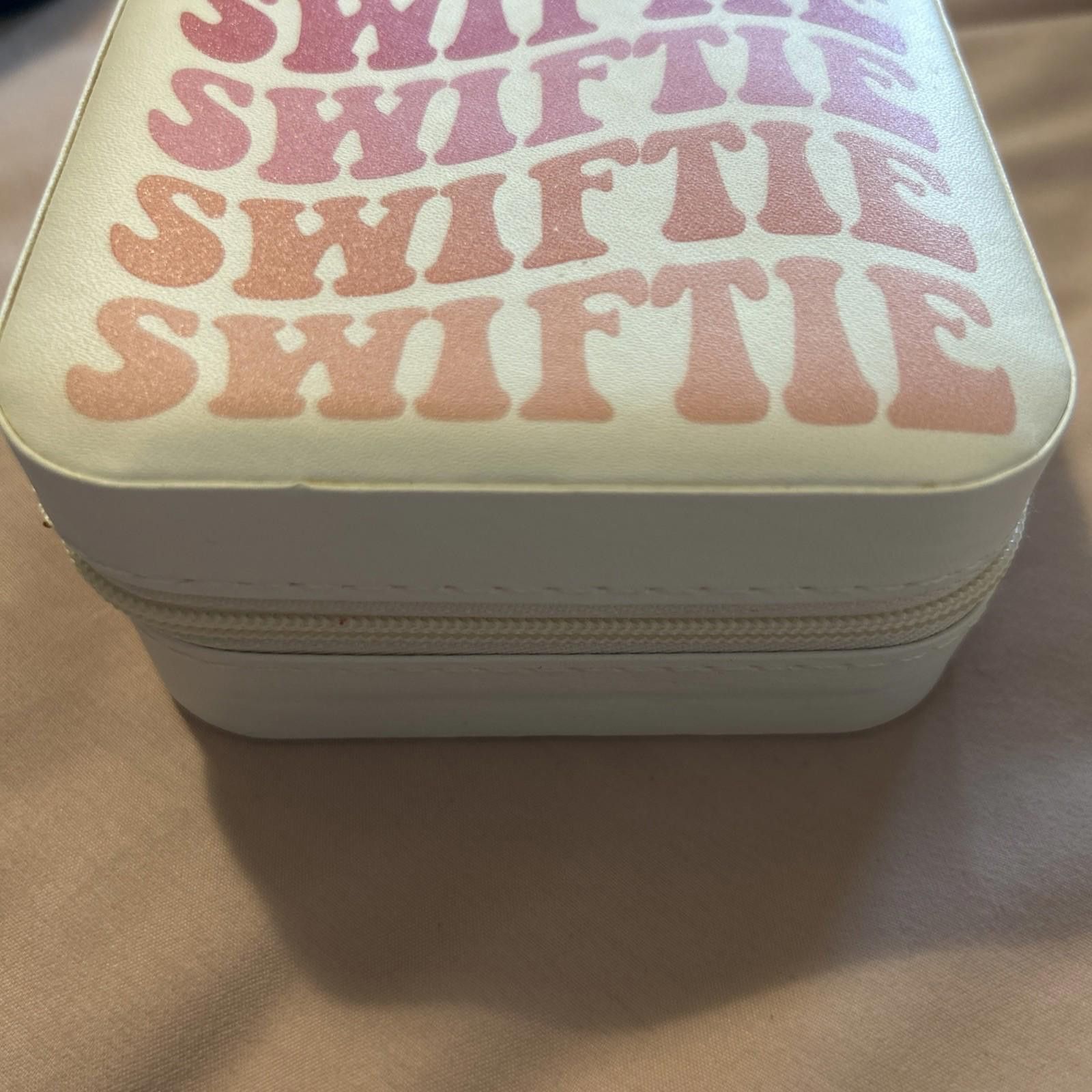 Designer Taylor Swift Jewelry Box Swiftie Wavy Retro-Style Font Size ONE SIZE - 2 Thumbnail