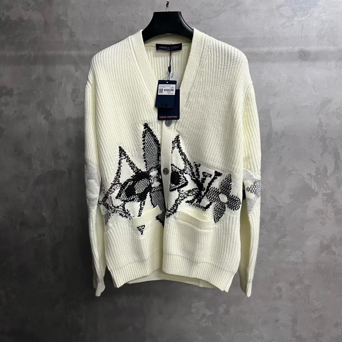 Louis Vuitton Louis Vuitton Printed Graphic Sweater l Men Size US L / EU 52-54 / 3 - 1 Thumbnail