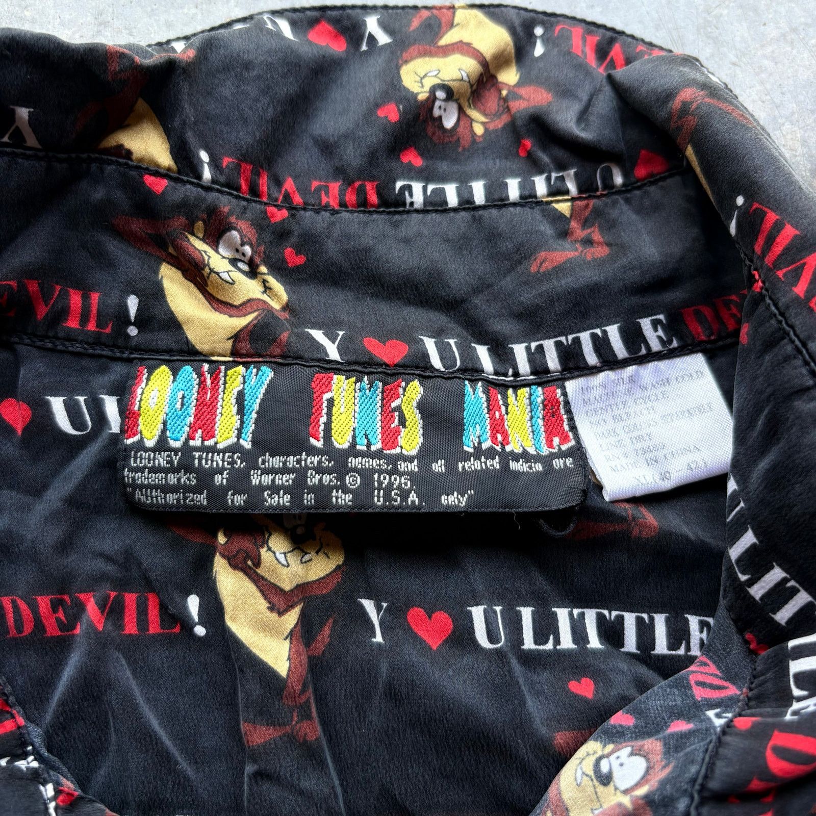 Vintage Vintage Looney Tunes Taz AOP Silk Shirt Size US XL / EU 56 / 4 - 4 Thumbnail