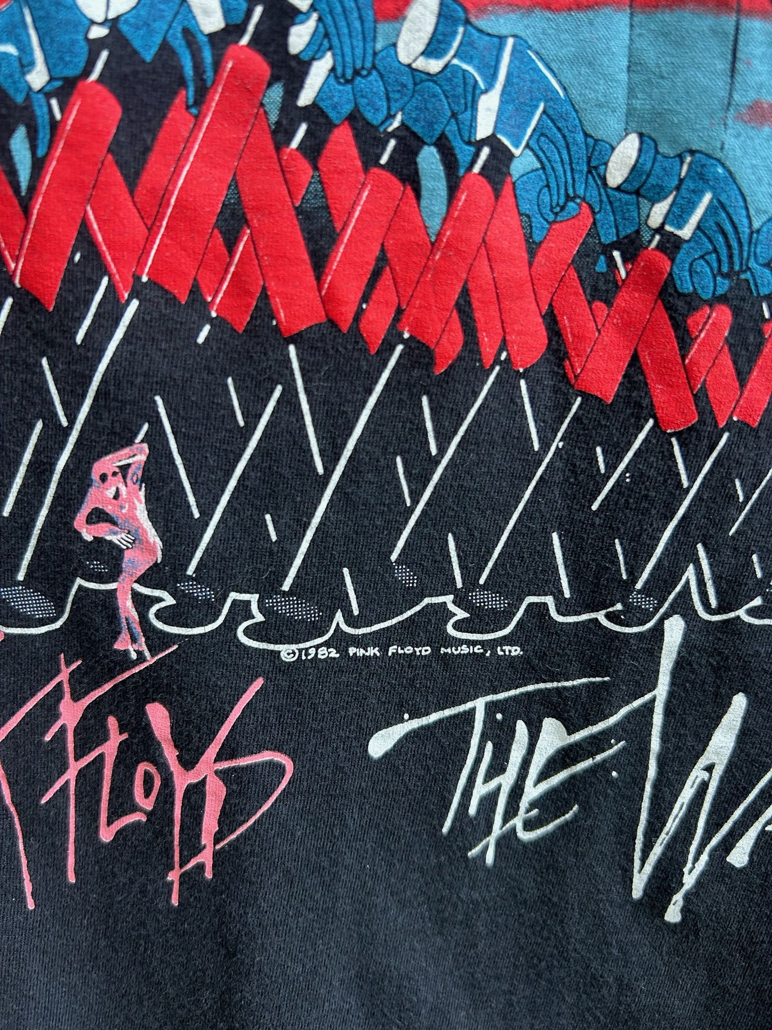 Band Tees × Vintage Vintage 1982 Pink Floyd The Wall Rock Band T-shirt Size US L / EU 52-54 / 3 - 5 Thumbnail