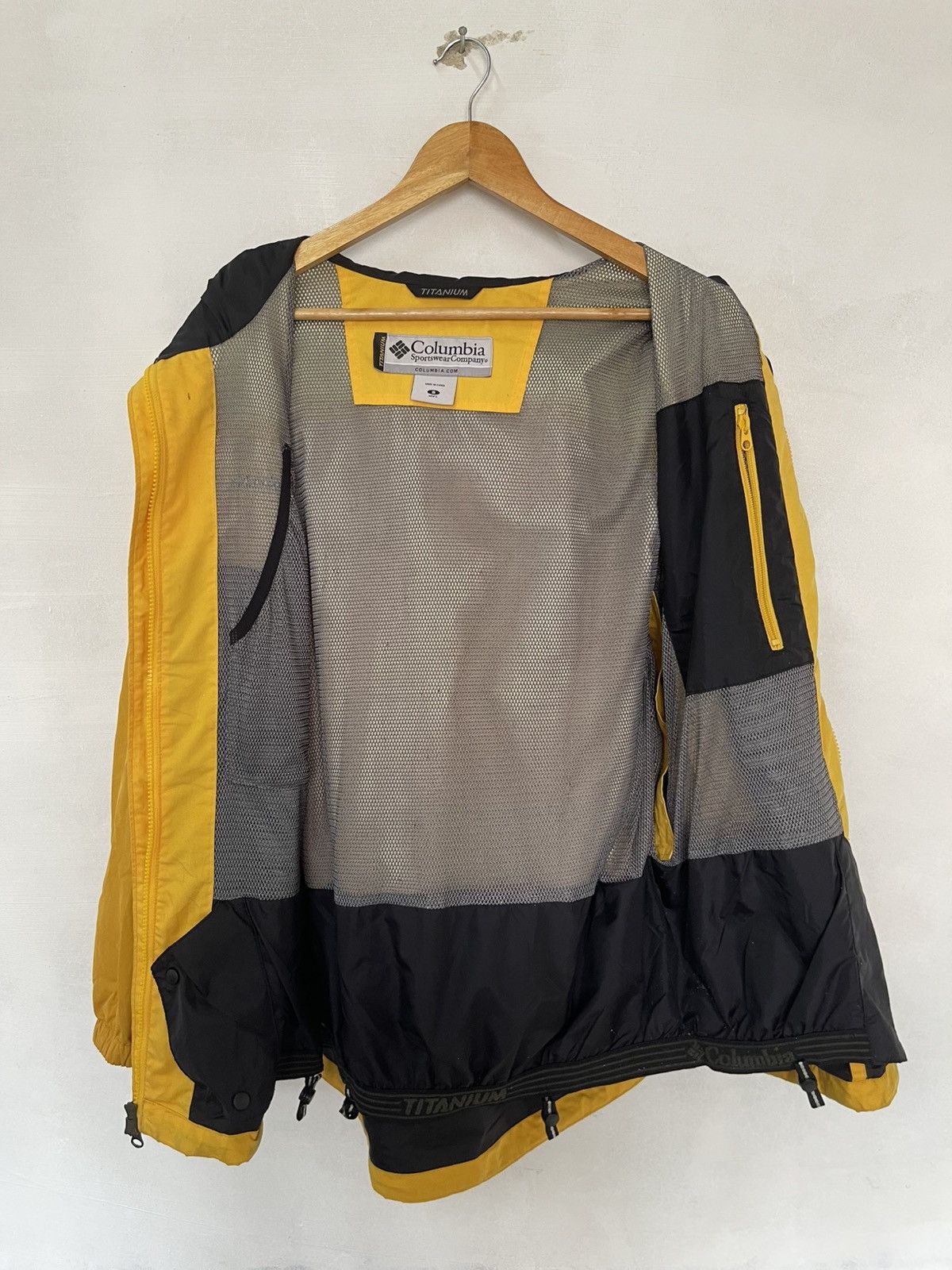 Columbia COLUMBIA OMNI TECH TITANIUM JACKET OUTDOOR Size US S / EU 44-46 / 1 - 9 Thumbnail