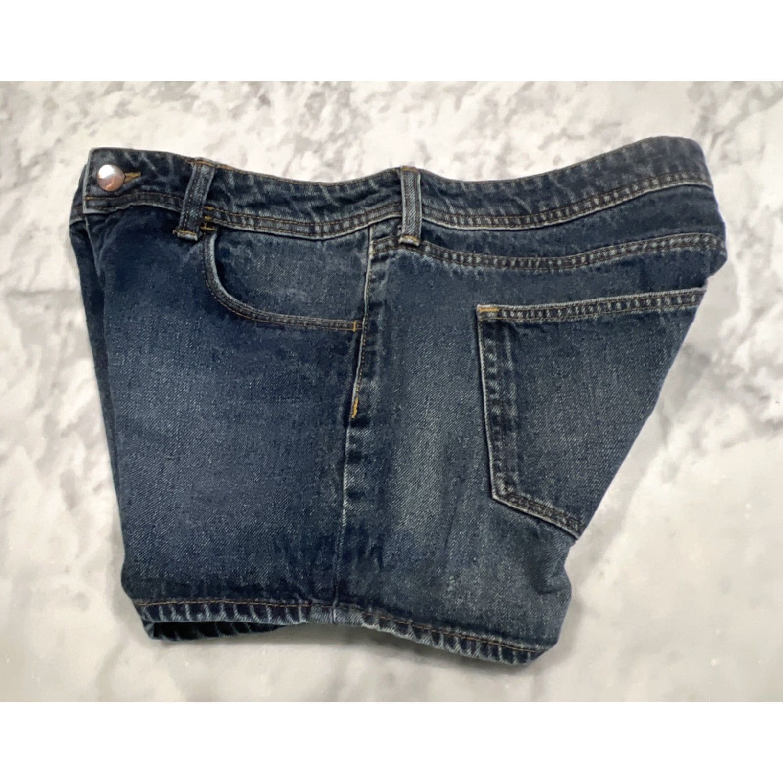 H&M H&M &Denim Denim Jean Shorts Womens Size 10 Low Waist Medium Wash Stretchy (Blue) Casual Summer Women Regular Rise High Inseam 4 in Size 32" / US 10 / IT 46 - 5 Thumbnail