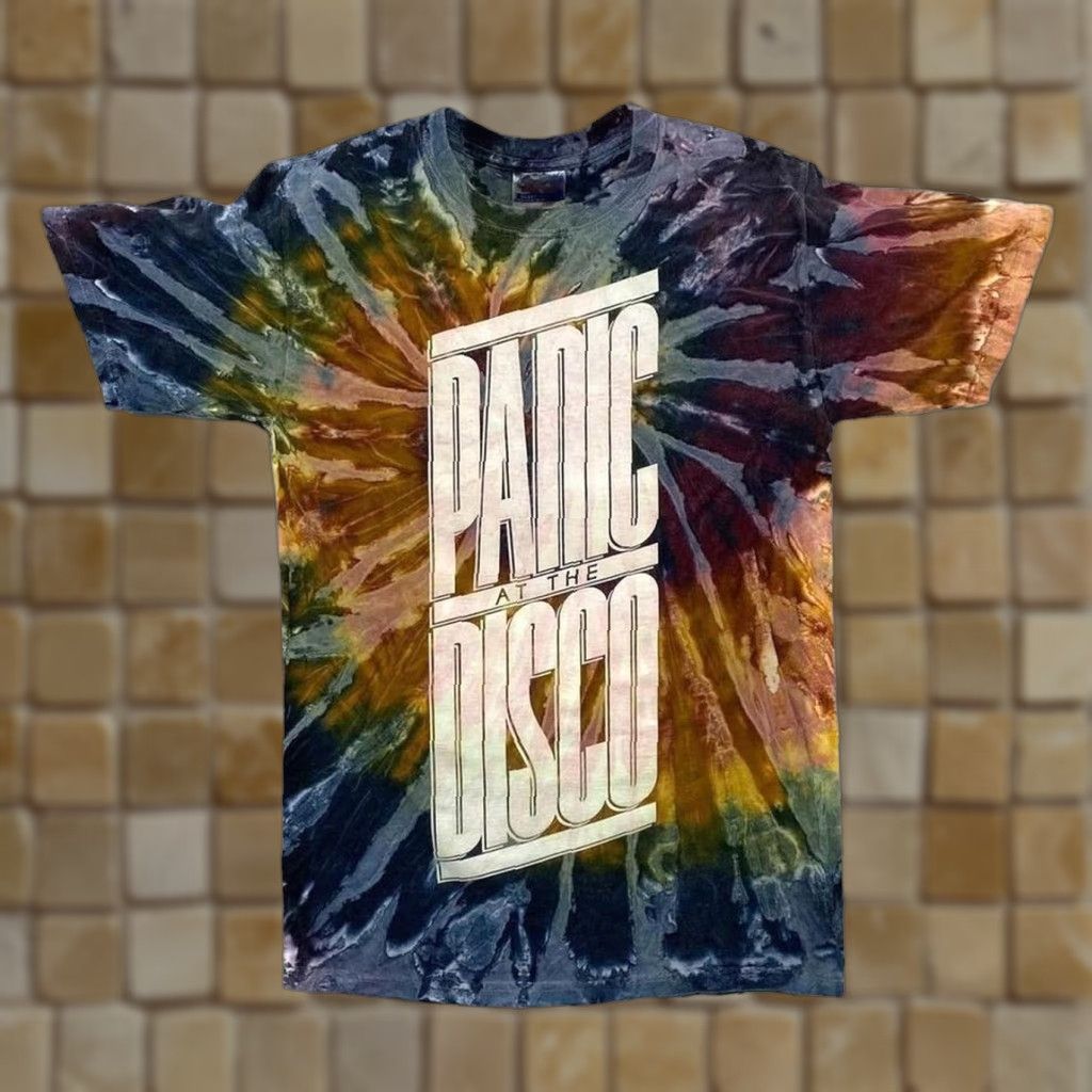 Hanes PANIC! AT THE DISCO Spellout Graphic Emo Pop Punk Band Tie Dye T-Shirt Small Mens Shirt Multicolor Tie Dye 90s Concert VT133 Size US S / EU 44-46 / 1 - 1 Thumbnail