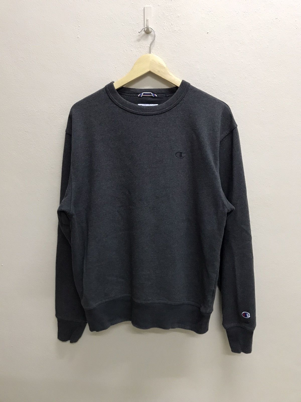 Champion CHAMPION AUTHENTIC ATHLETICWEAR SMALL LOGO SWEATSHIRT Size US M / EU 48-50 / 2 - 3 Thumbnail