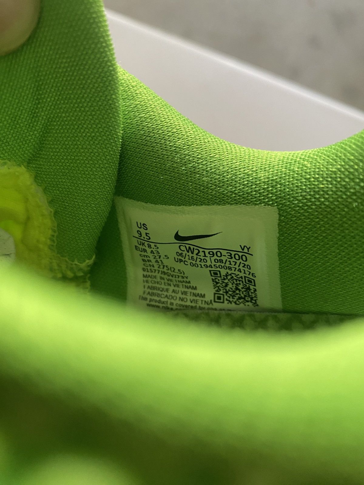 Nike Nike Kobe 6 Grinch Brand New No Box Size US 9.5 / EU 42-43 - 5 Thumbnail