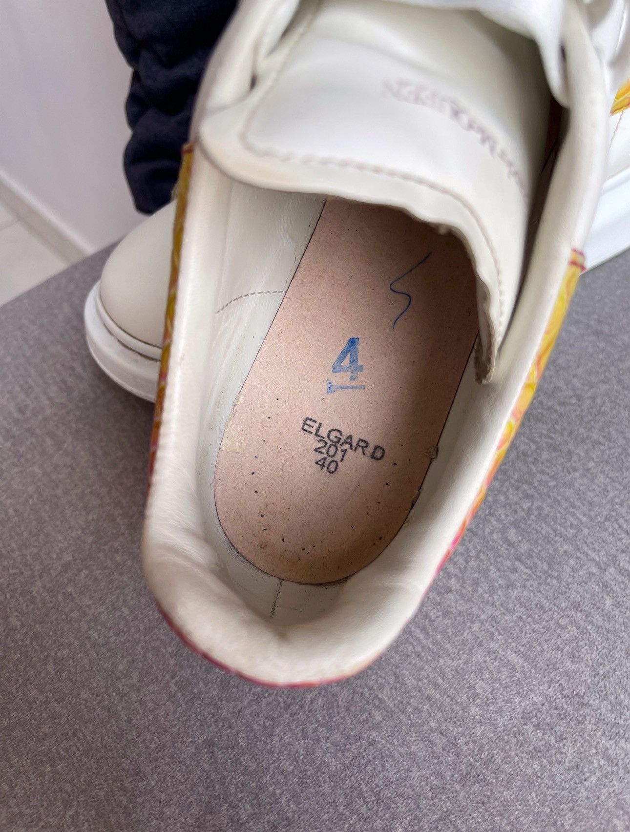 Alexander McQueen Alexander Mcqueen White Oversize Sneakers RRP - 750$ Size US 7 / EU 40 - 13 Thumbnail