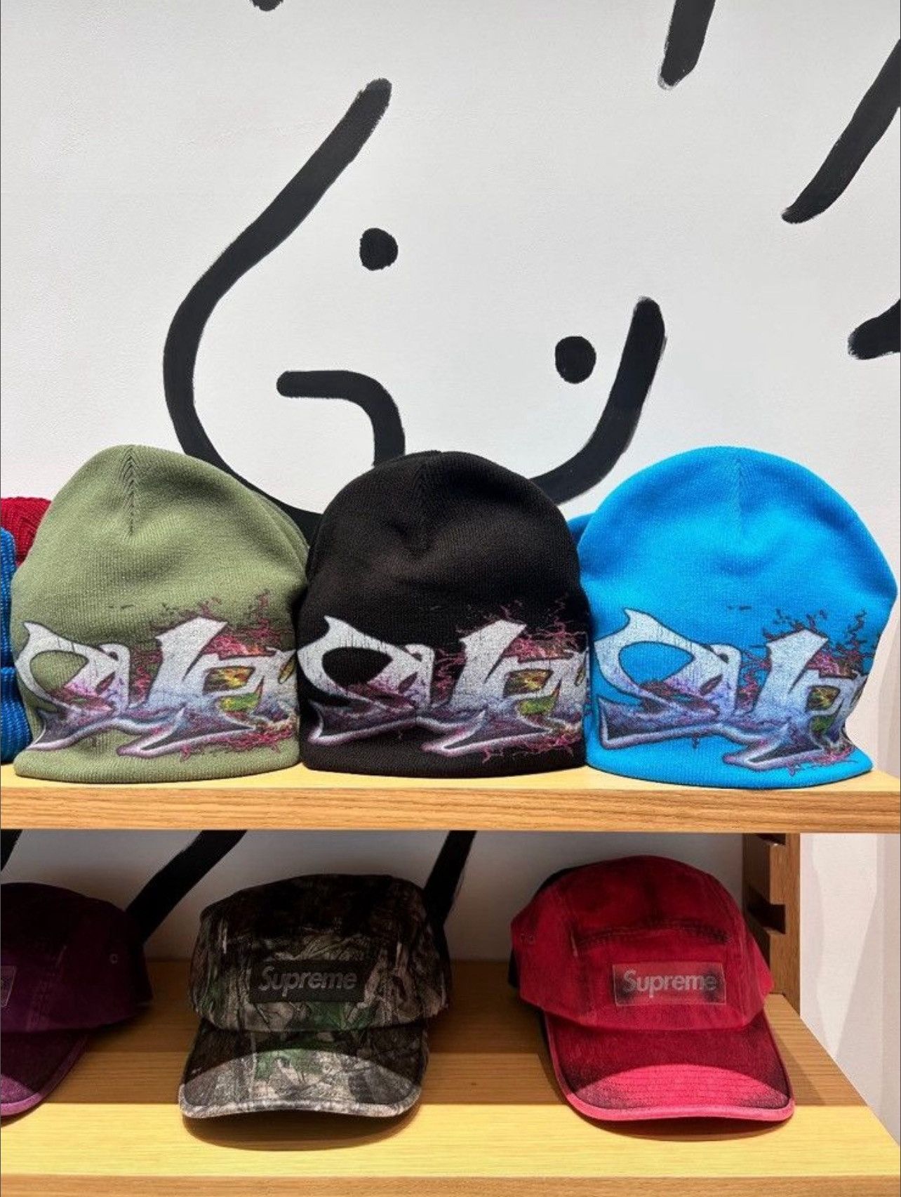 帽子 Supreme Tag Beanie black / Art Dealer Supreme Tag Beanie (FW25) - $40