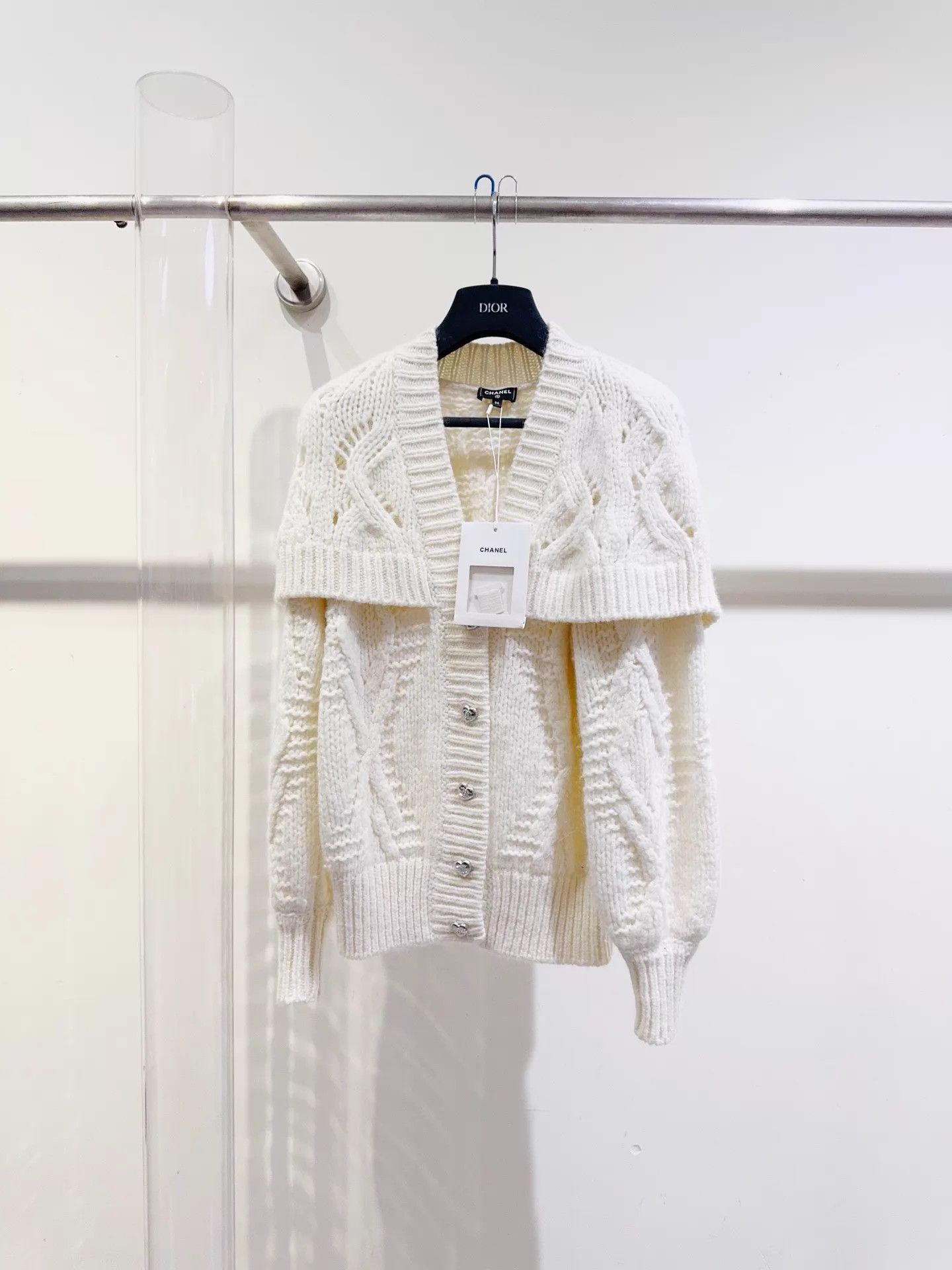 Chanel Chanel 21B Heart Button Cardigan Women's 34 Size XS / US 0-2 / IT 36-38 - 1 Thumbnail