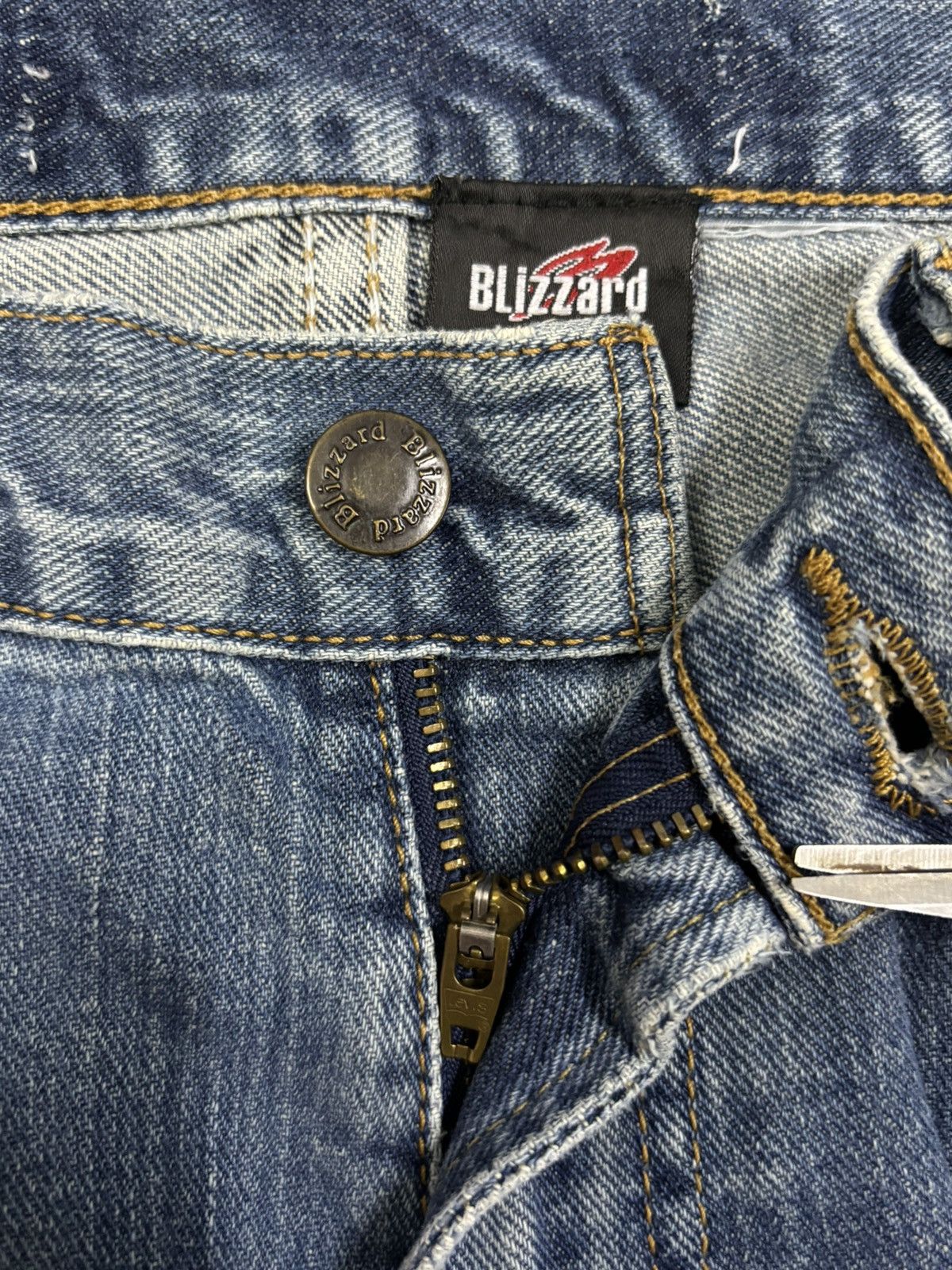 Japanese Brand Vintage Japanese Brand Blue Wash Baggy Distressed Jeans Size US 33 - 16 Thumbnail