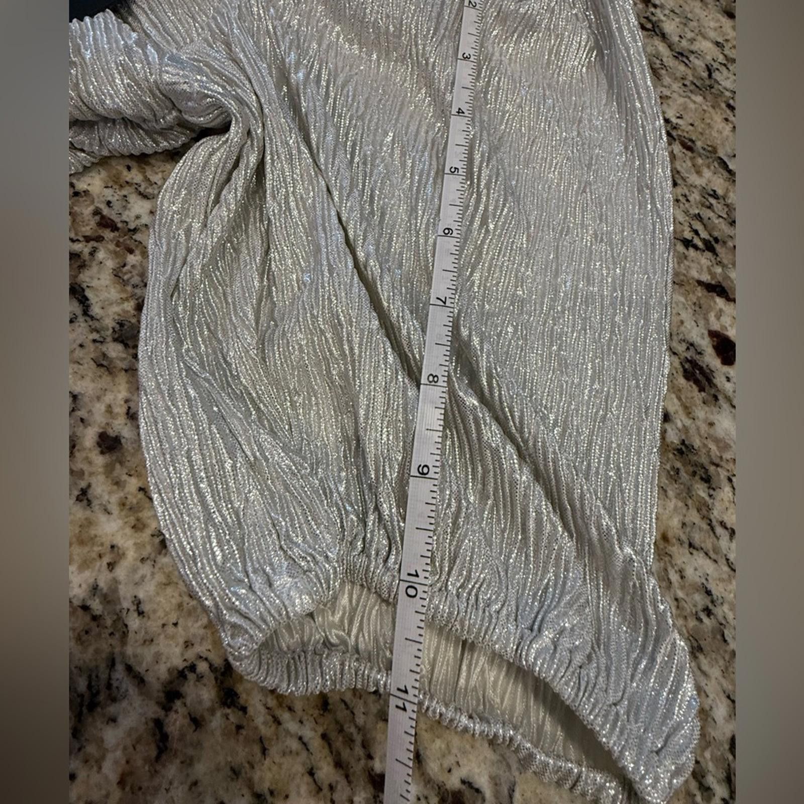 Lulus Lulus silver shimmery crop top shirred ruching SZ SM Size S / US 4 / IT 40 - 11 Thumbnail