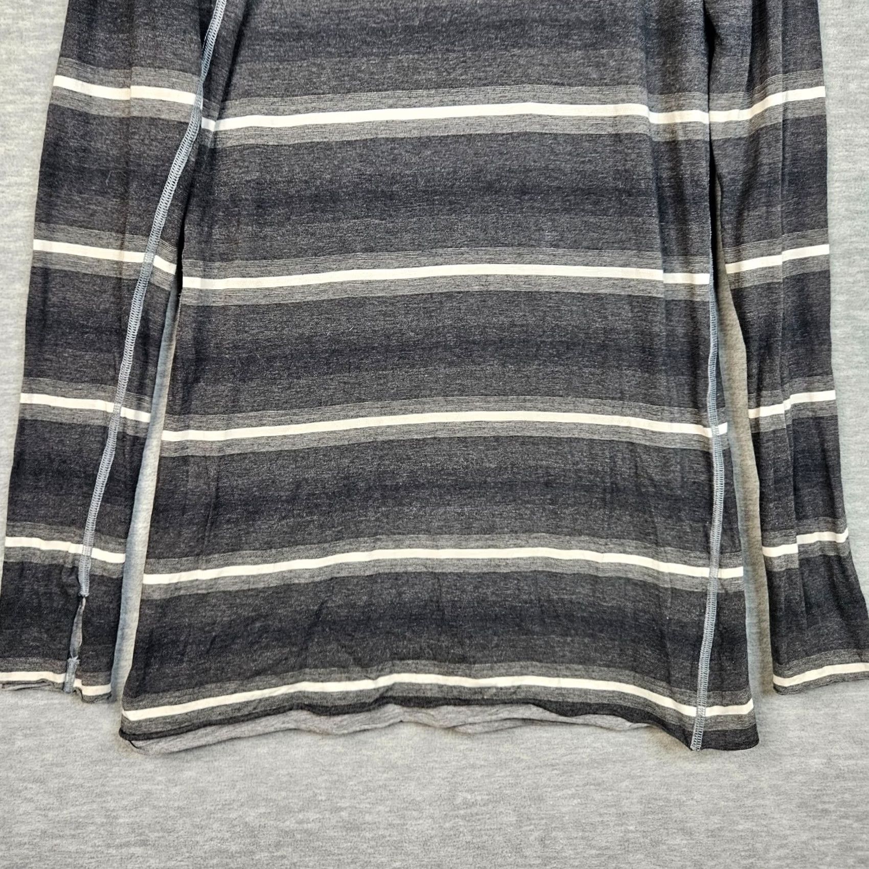 Lululemon Lululemon Women's Reversible Long Sleeve Top Size 6 Casual Activewear Multicolor Long Sleeve Women's Reversible Top 6 Sportswear Mens Girls Size M / US 6-8 / IT 42-44 - 7 Thumbnail