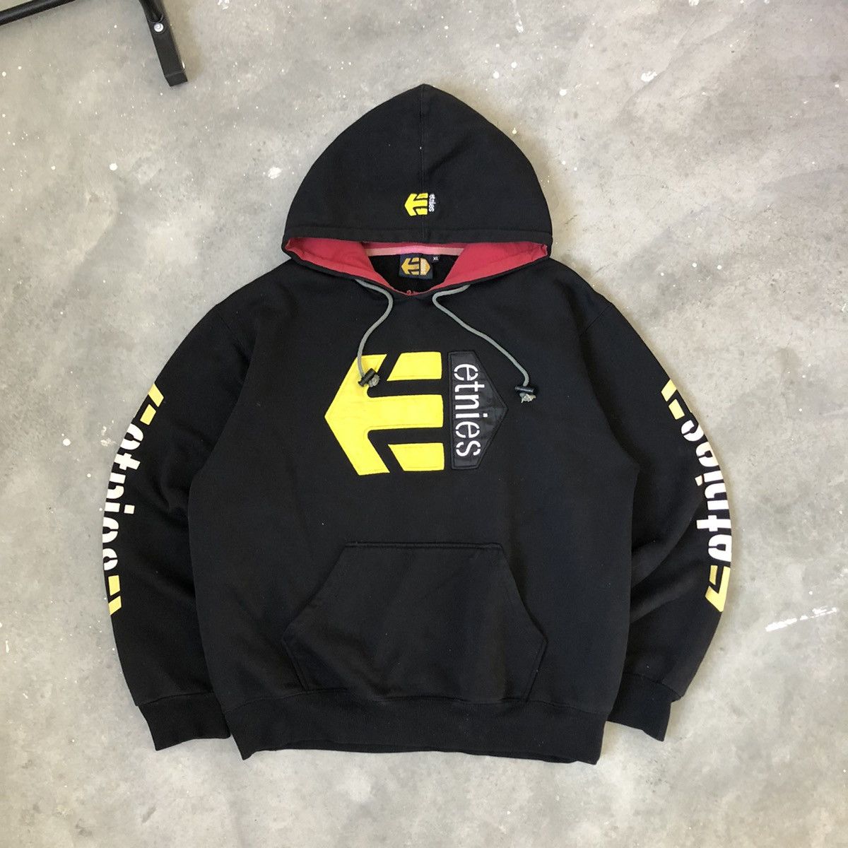 Vintage Etnies Skateboard Pullover /Hookups Travis Birdhouse