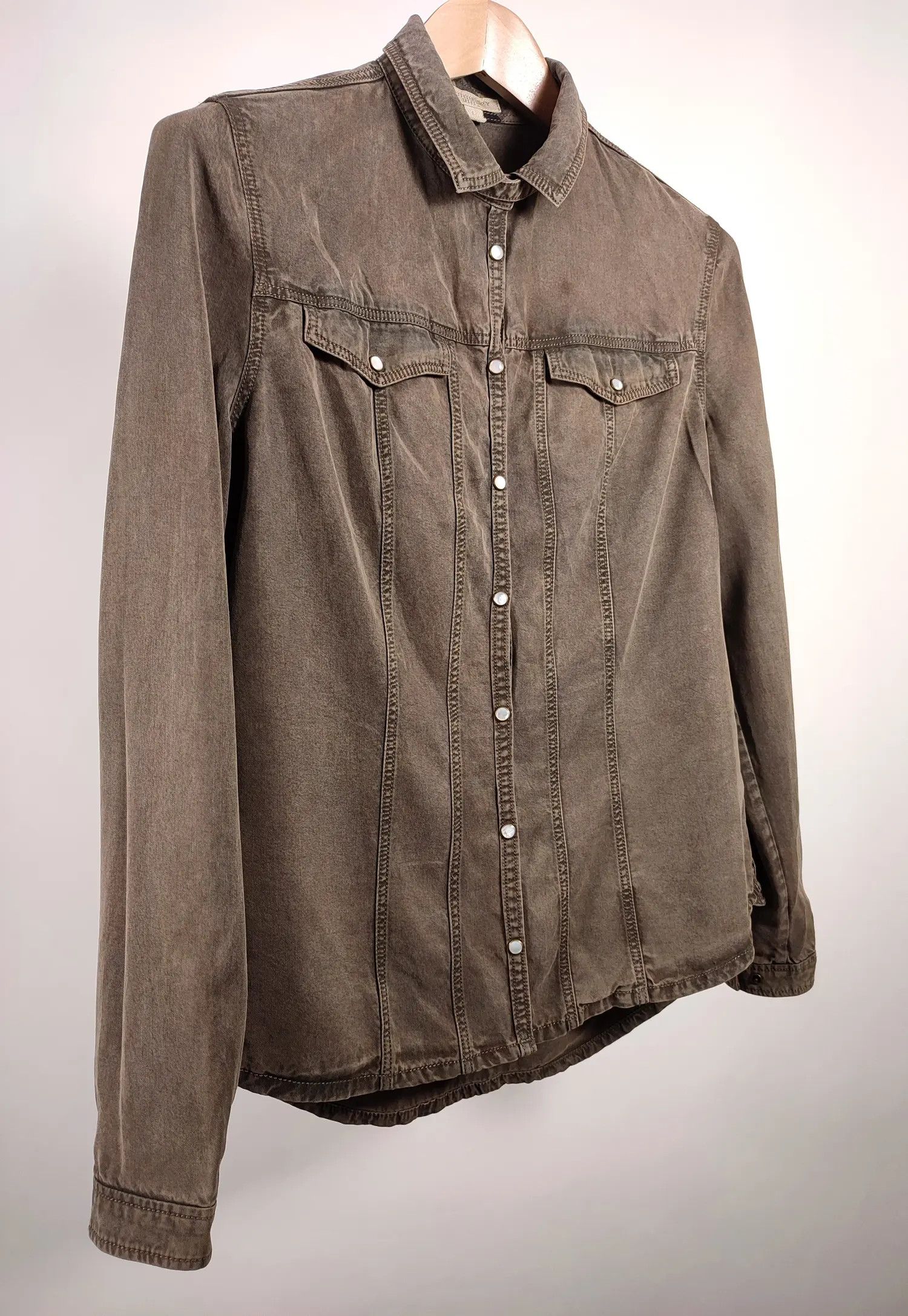 Burberry Burberry Lyocell Viscose Pearl button Shirt Size L / US 10 / IT 46 - 3 Thumbnail