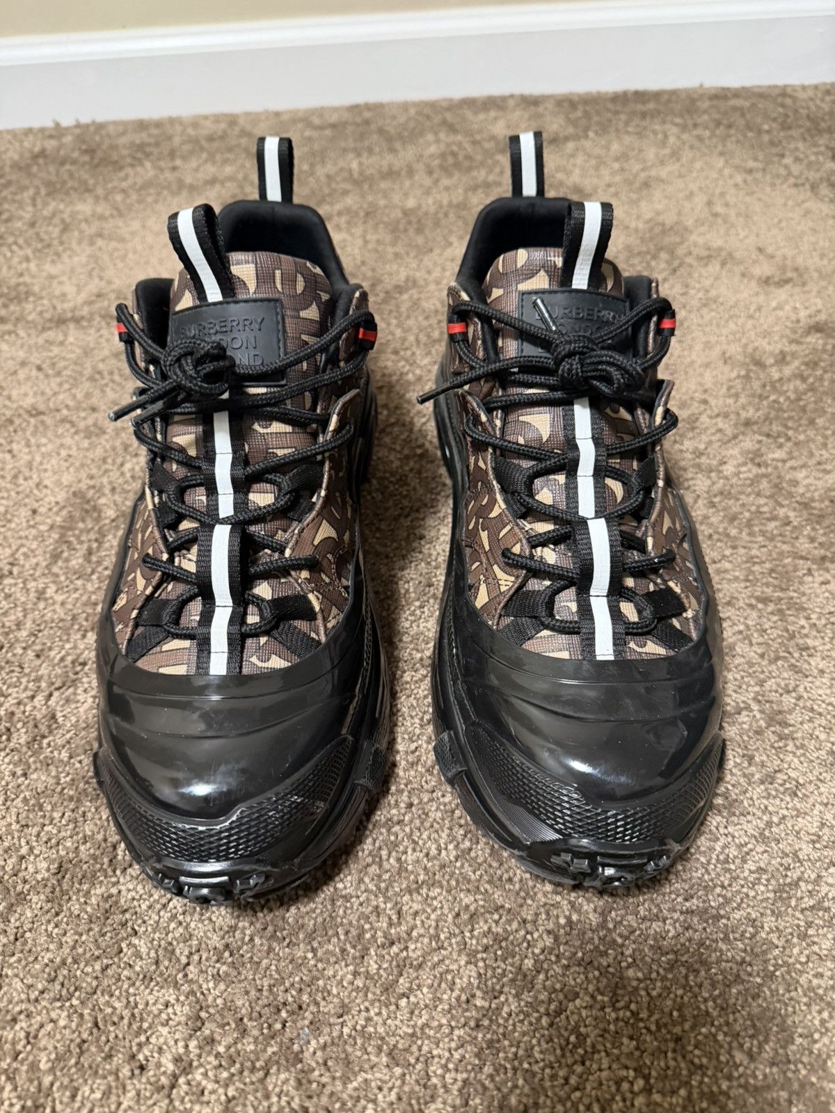 Burberry Burberry Arthur Monogram Sneaker Size US 9 / EU 42 - 1 Thumbnail