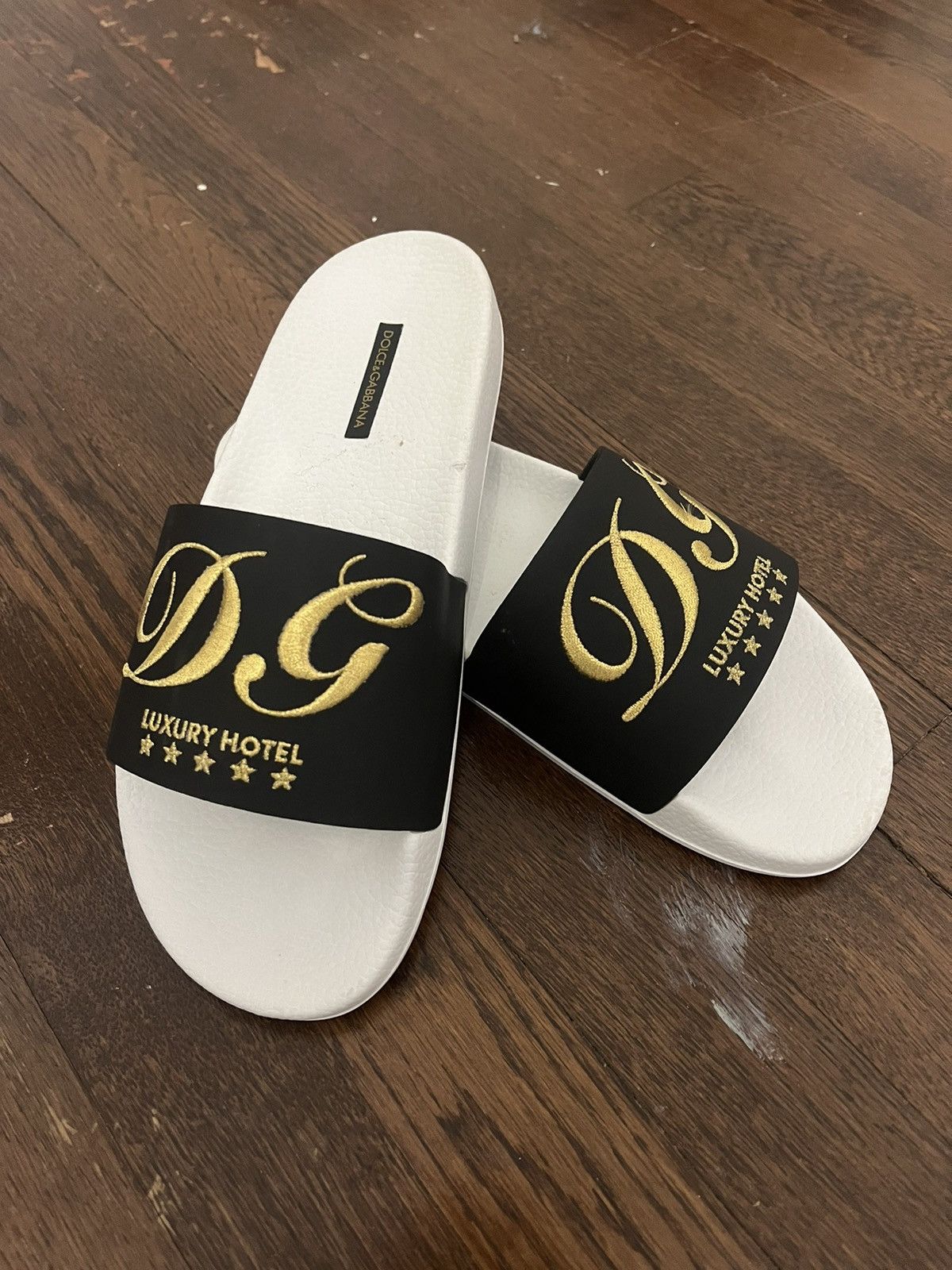 image of Dolce Gabbana Dg Luxury Hotel Slides - Unisex in Black, Men's (Size 9)
