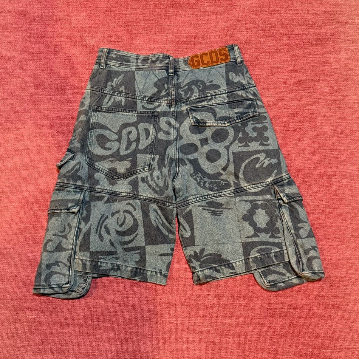 GCDS GCDS Wear Shorts Size US 32 / EU 48 - 2 Thumbnail