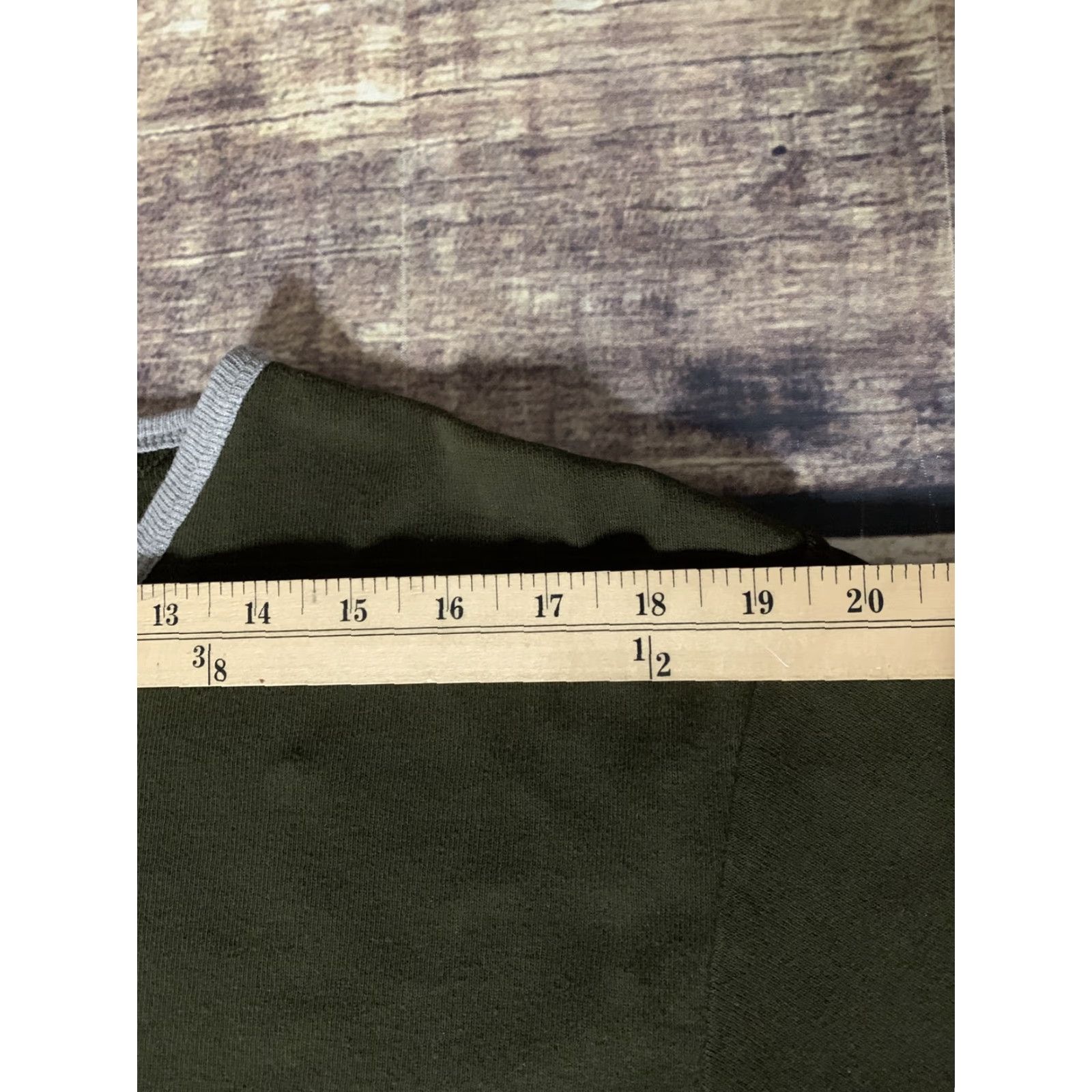 Tommy Hilfiger VINTAGE Tommy Hilfiger Men’s T-Shirt Green V-Neck Large Hunter Year 2000 Mens Short Sleeve Size US L / EU 52-54 / 3 - 5 Thumbnail