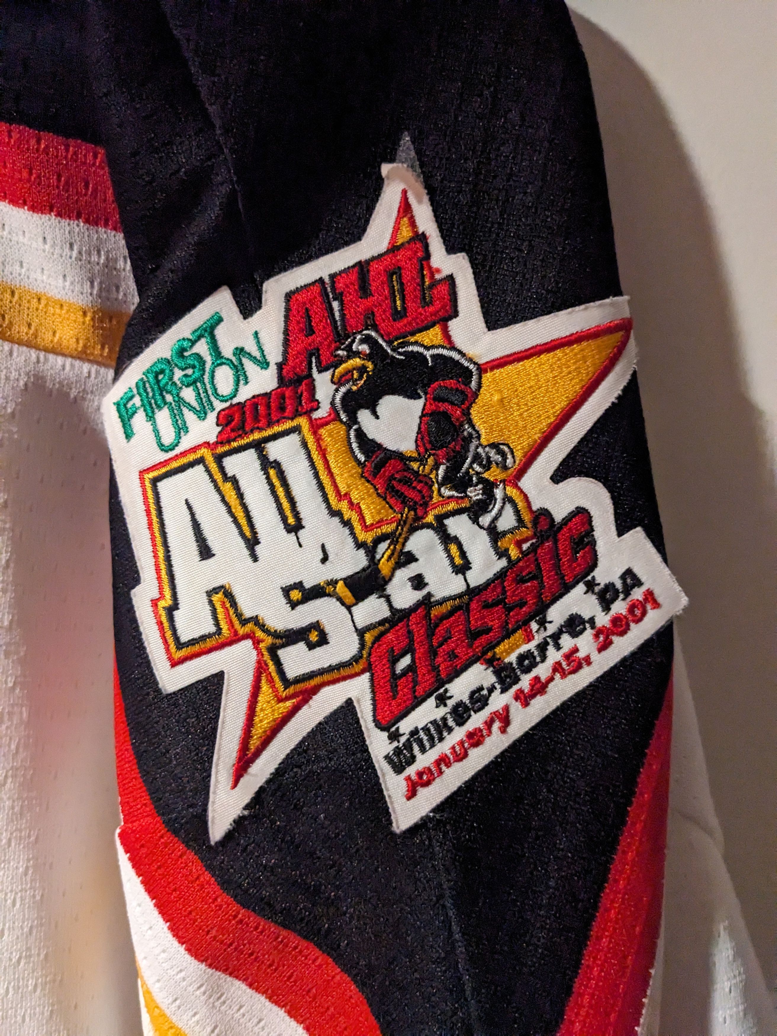 NHL Vintage 2001 Wilkes-Barre Scranton Penguin NHL Hockey Jersey Size US L / EU 52-54 / 3 - 9 Thumbnail